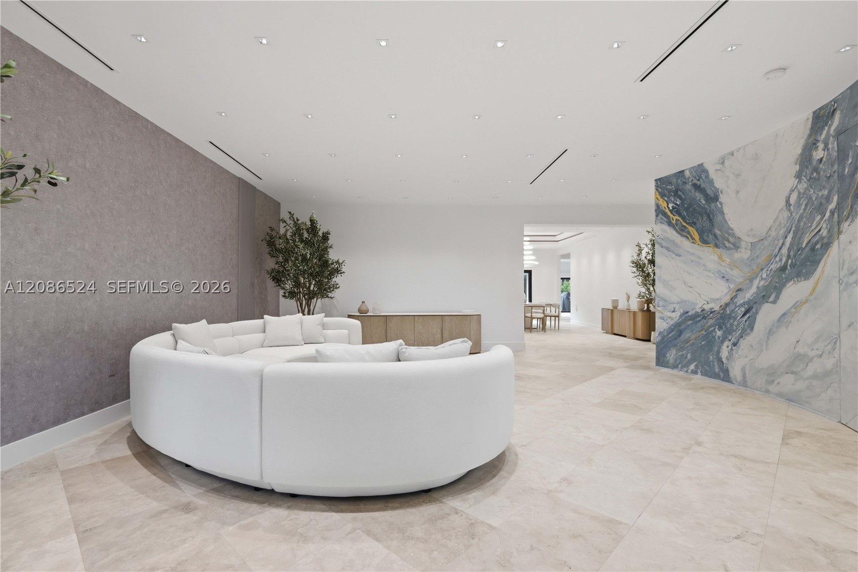 415 Holiday Dr Hallandale Beach, FL 33009