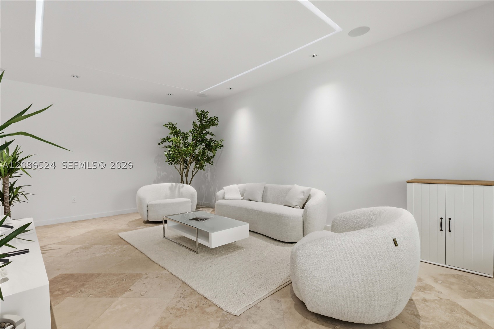 415 Holiday Dr Hallandale Beach, FL 33009