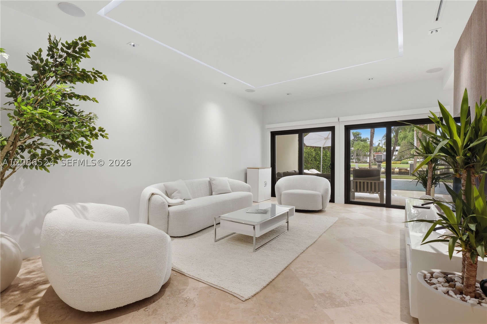 415 Holiday Dr Hallandale Beach, FL 33009