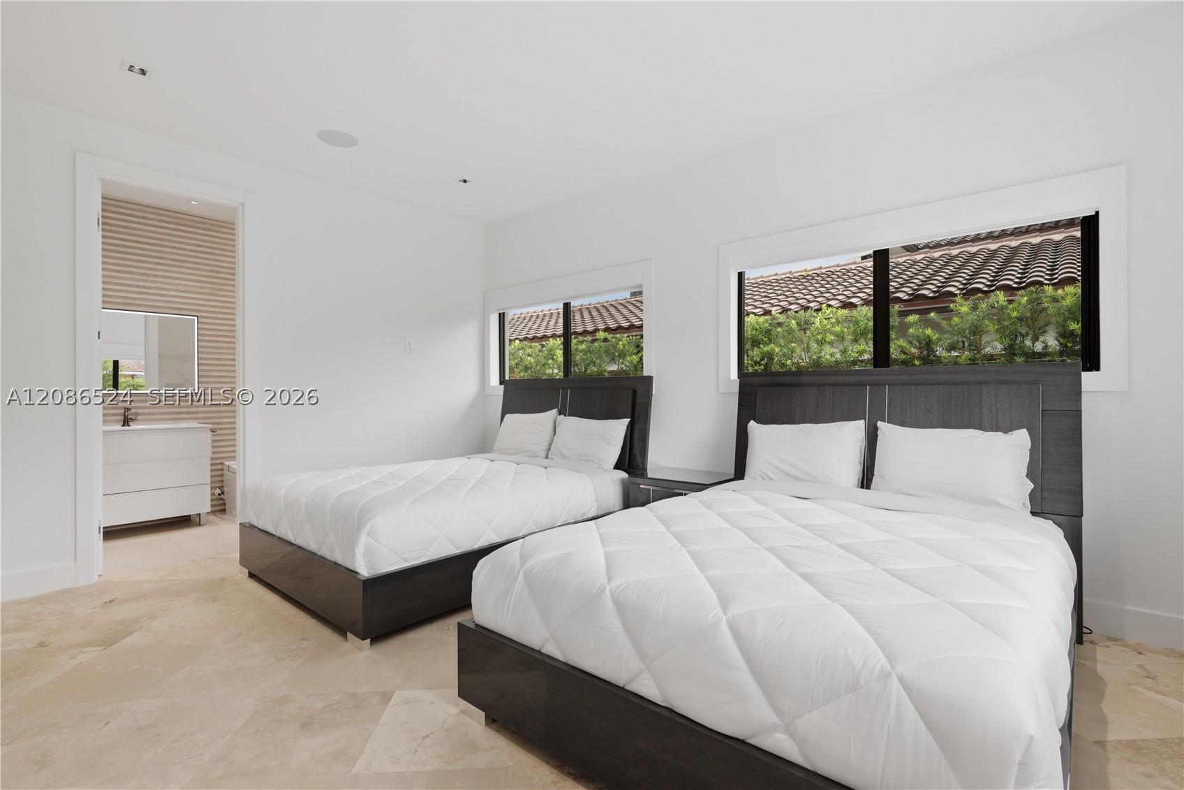415 Holiday Dr Hallandale Beach, FL 33009