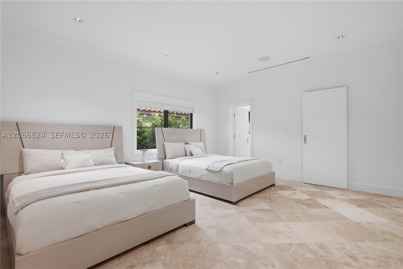 415 Holiday Dr Hallandale Beach, FL 33009