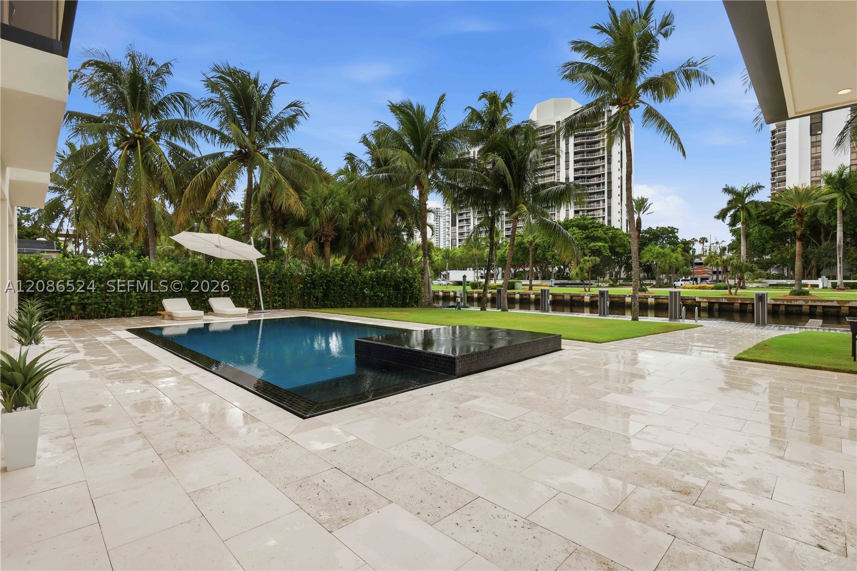 415 Holiday Dr Hallandale Beach, FL 33009