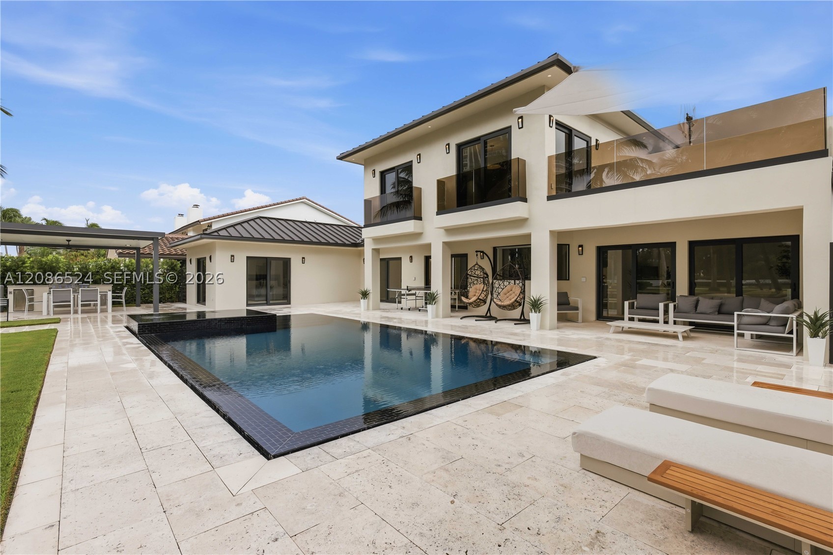 415 Holiday Dr Hallandale Beach, FL 33009