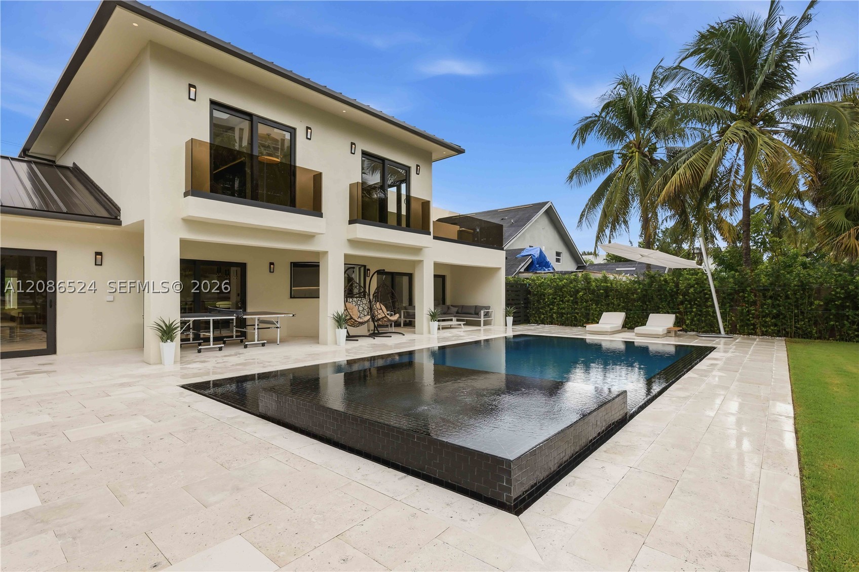 415 Holiday Dr Hallandale Beach, FL 33009