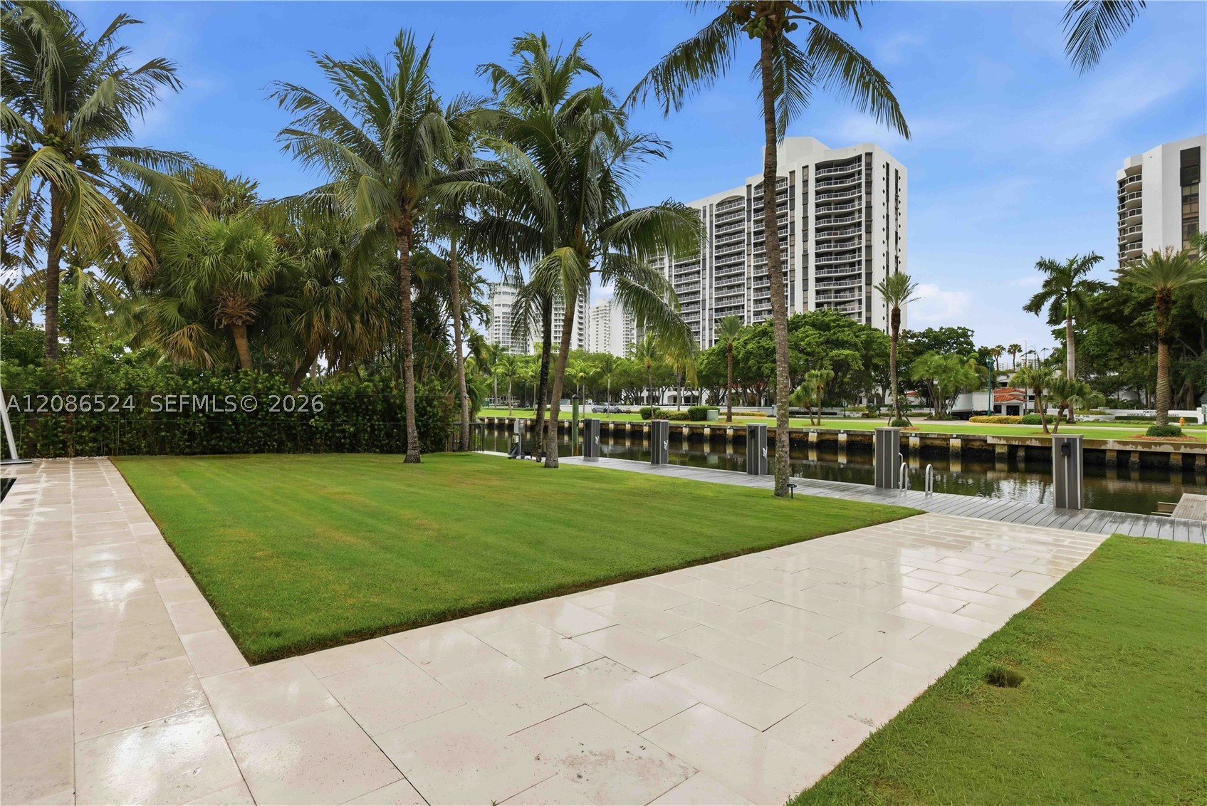 415 Holiday Dr Hallandale Beach, FL 33009