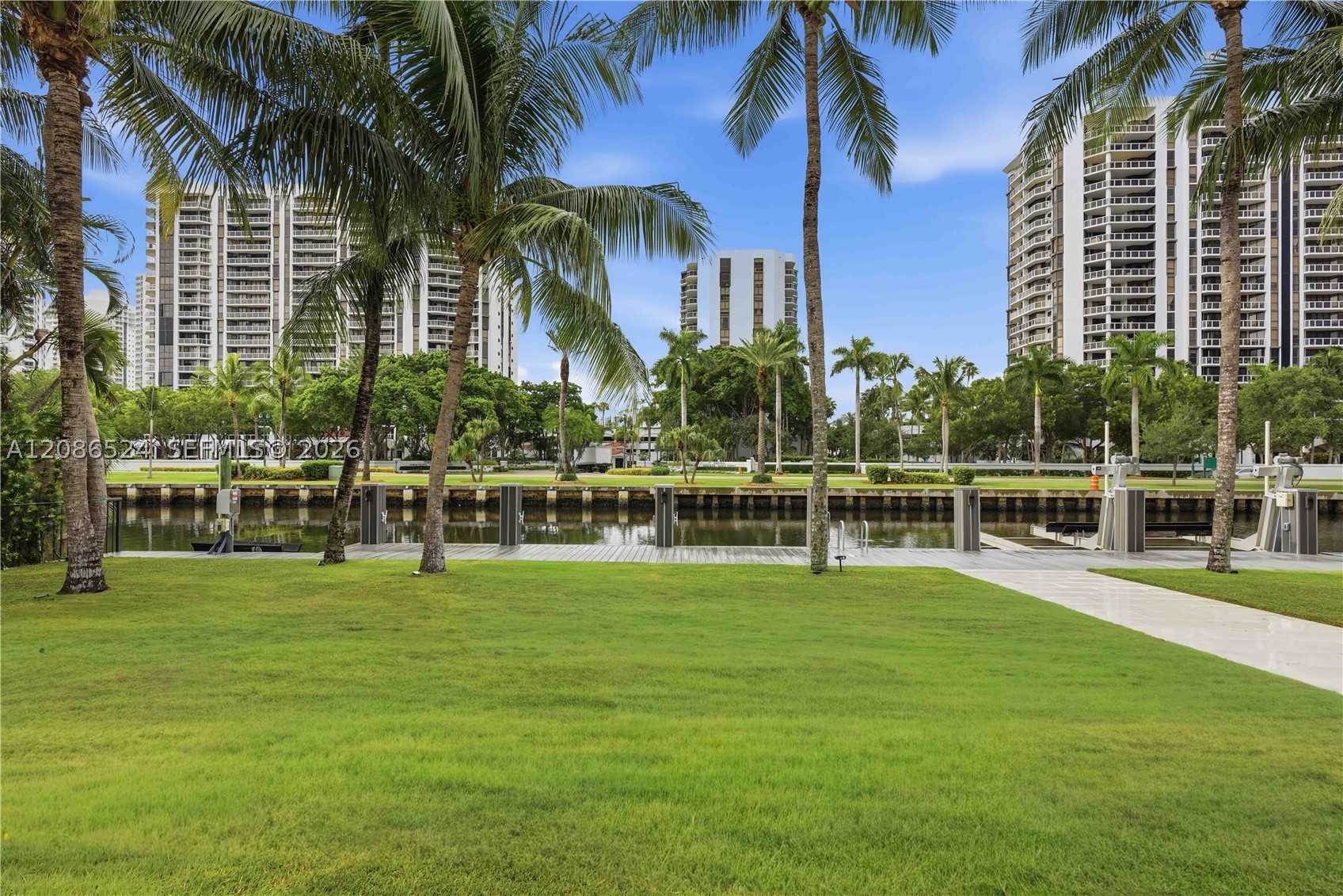 415 Holiday Dr Hallandale Beach, FL 33009