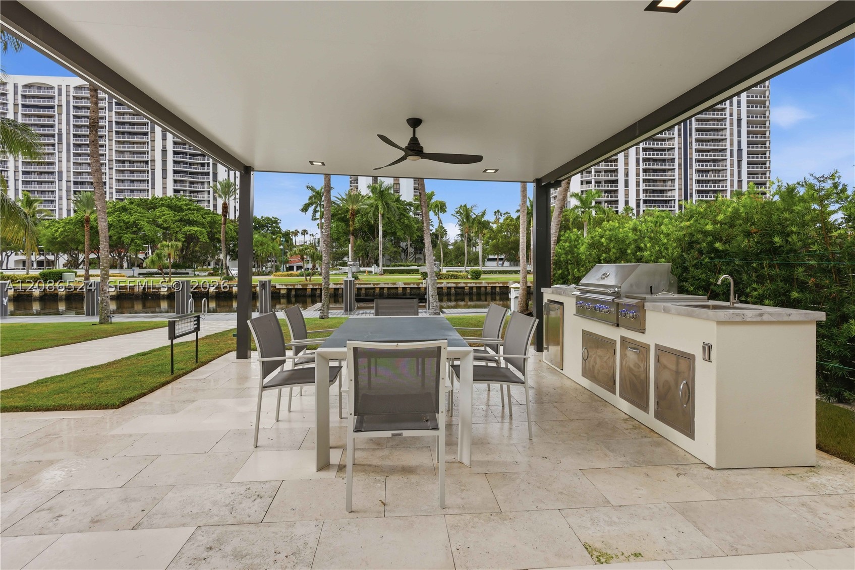 415 Holiday Dr Hallandale Beach, FL 33009