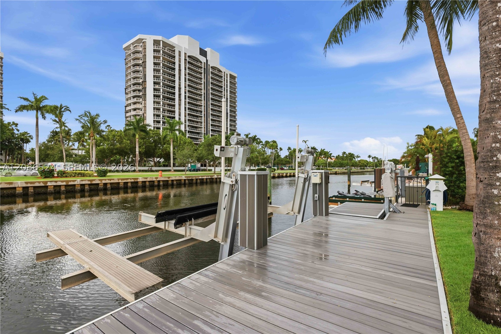 415 Holiday Dr Hallandale Beach, FL 33009