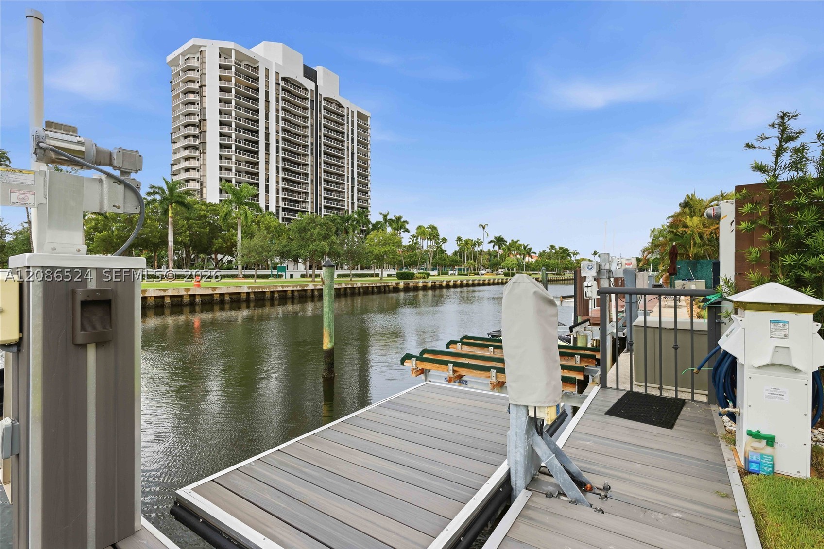 415 Holiday Dr Hallandale Beach, FL 33009