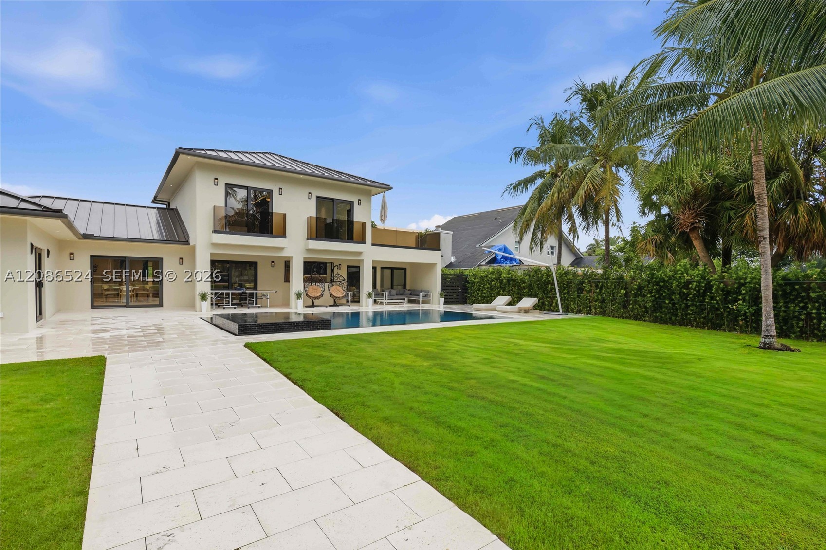 415 Holiday Dr Hallandale Beach, FL 33009