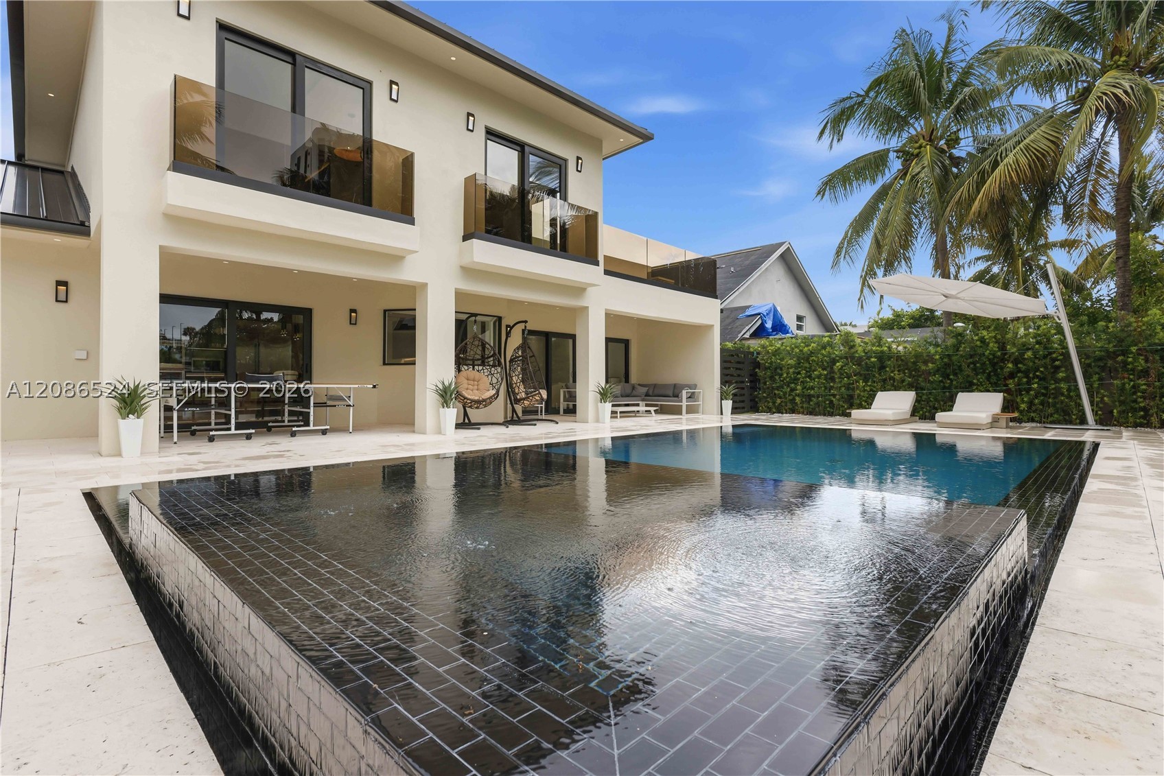 415 Holiday Dr Hallandale Beach, FL 33009