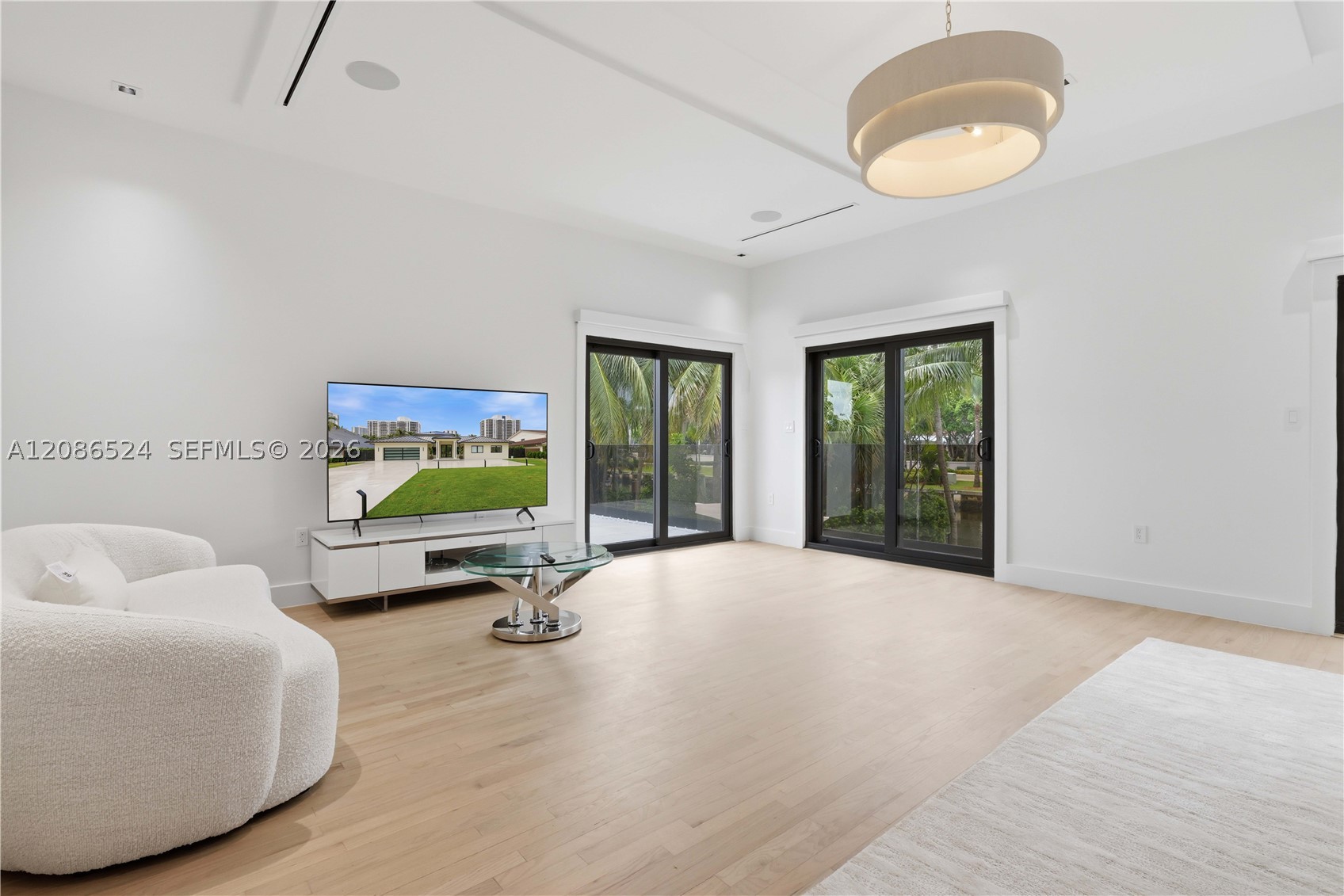 415 Holiday Dr Hallandale Beach, FL 33009