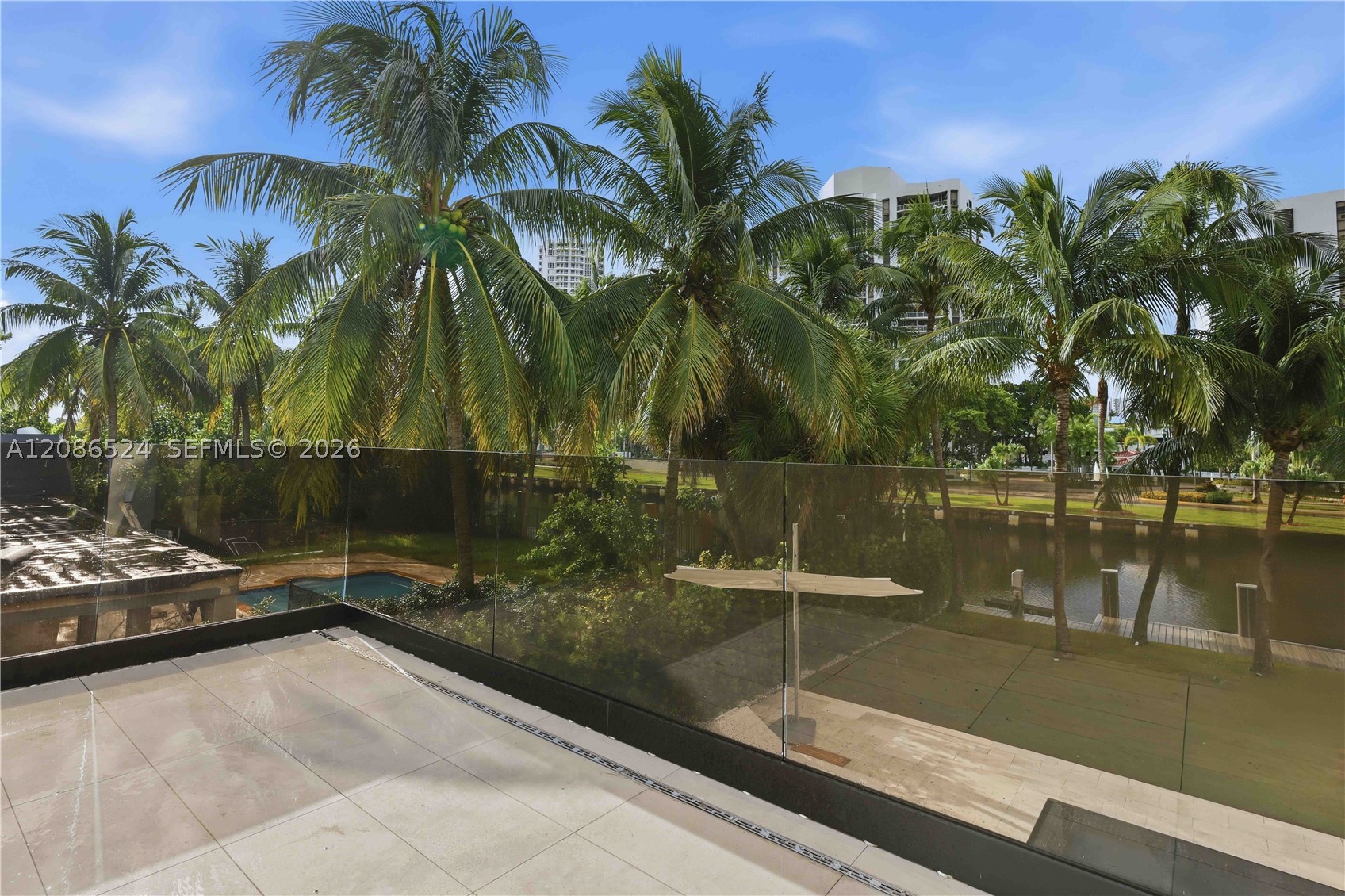 415 Holiday Dr Hallandale Beach, FL 33009