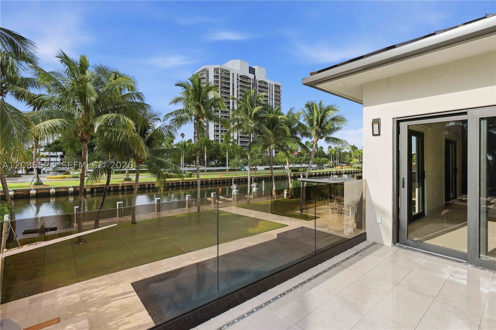 415 Holiday Dr Hallandale Beach, FL 33009