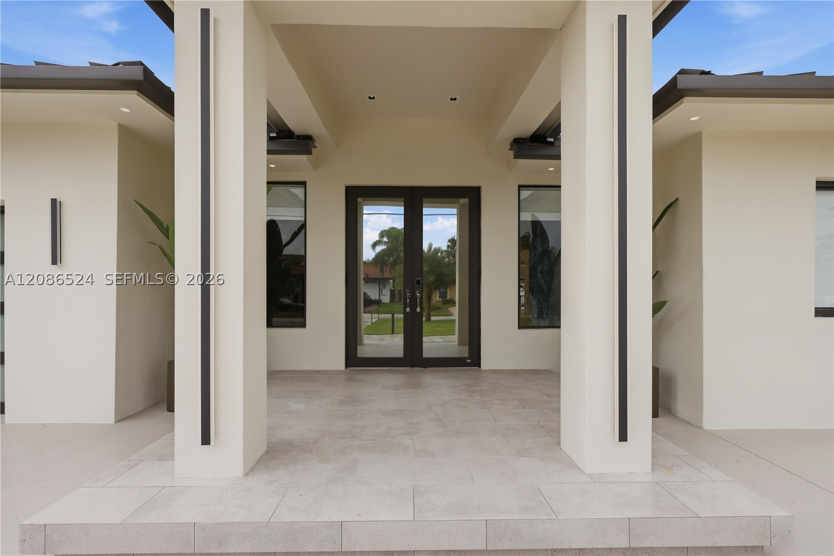415 Holiday Dr Hallandale Beach, FL 33009