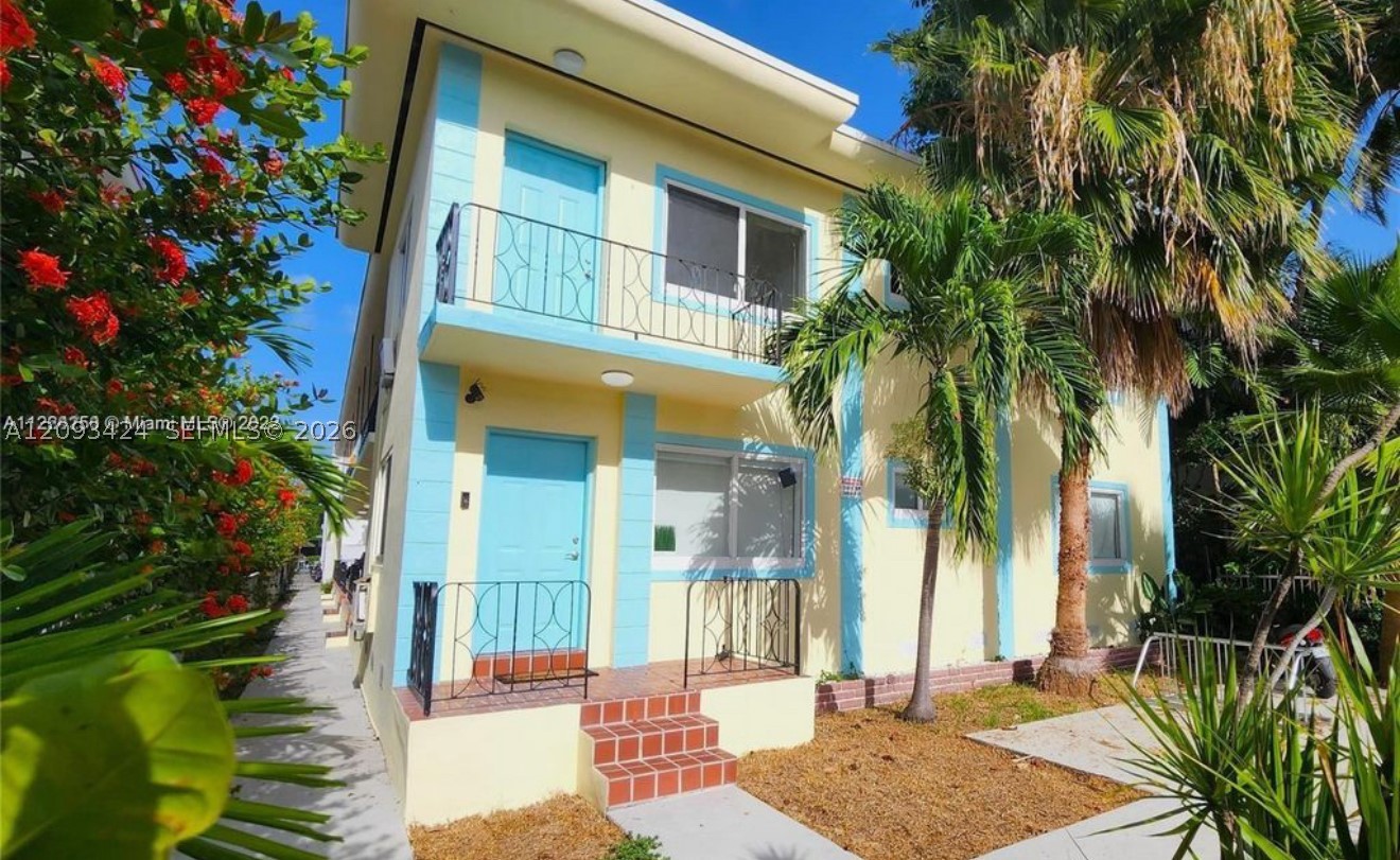 1135 Euclid Ave #205
