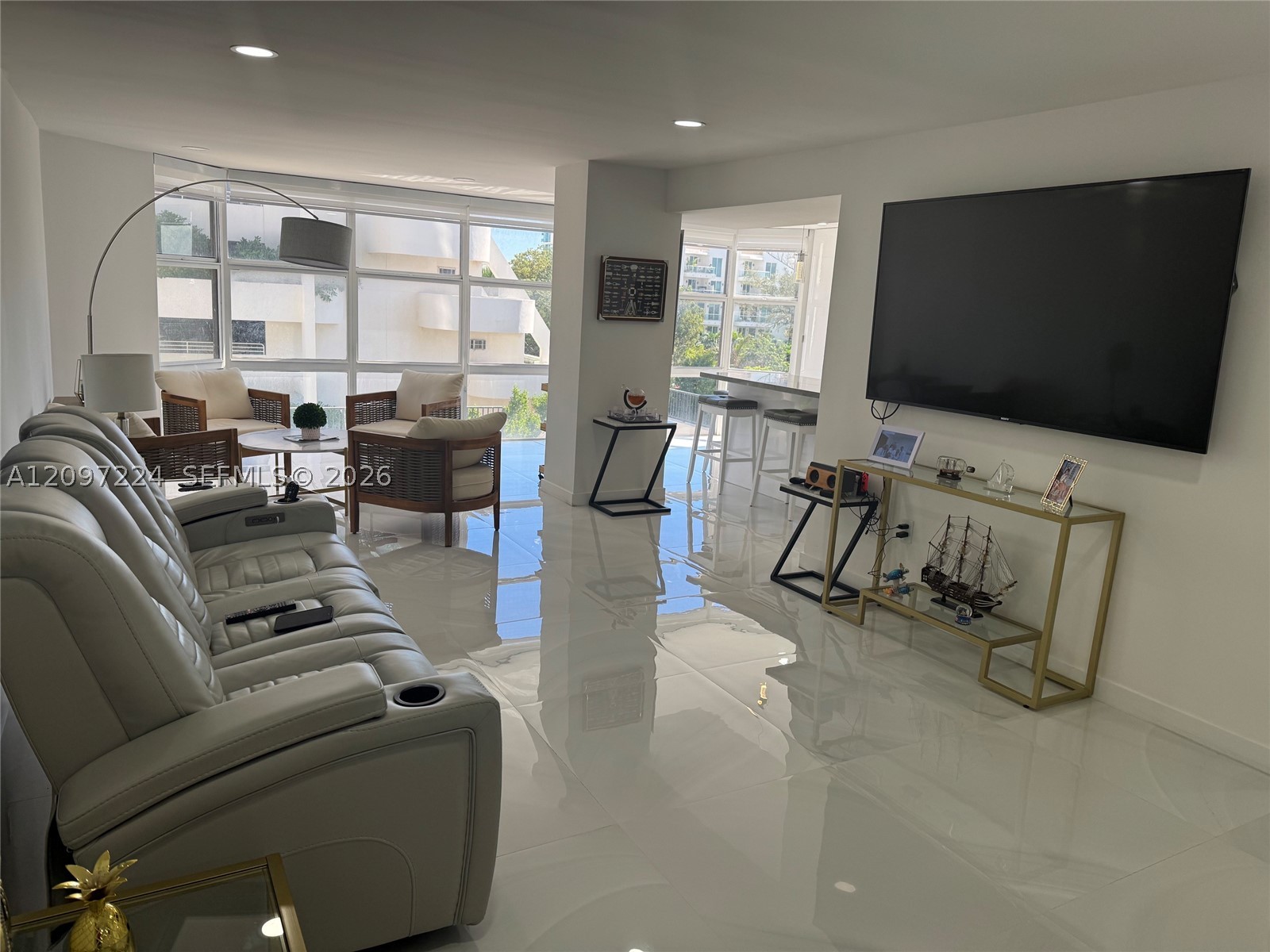 6423 Collins Ave #401