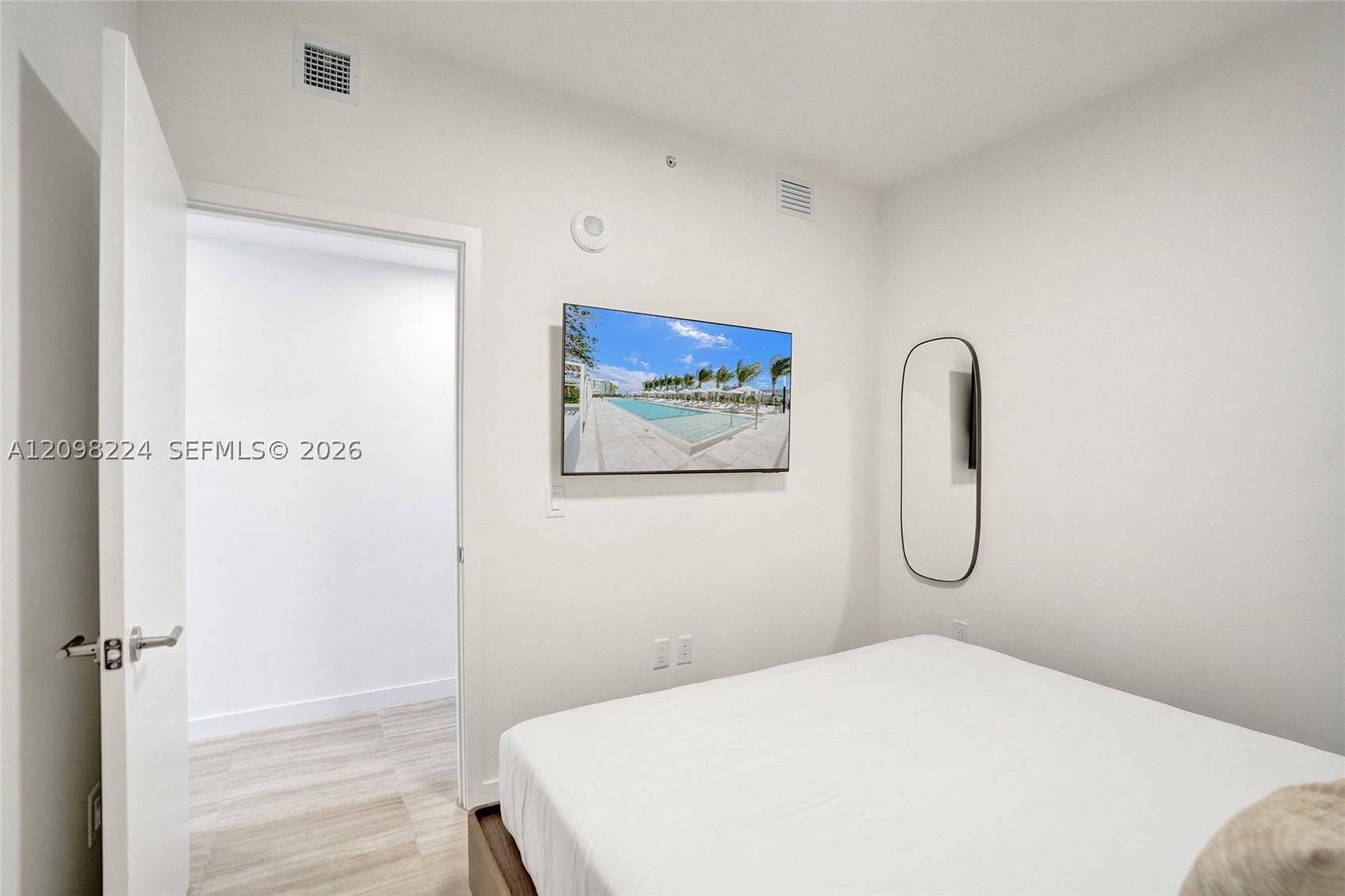 580 72nd St #905 Miami Beach, FL 33141