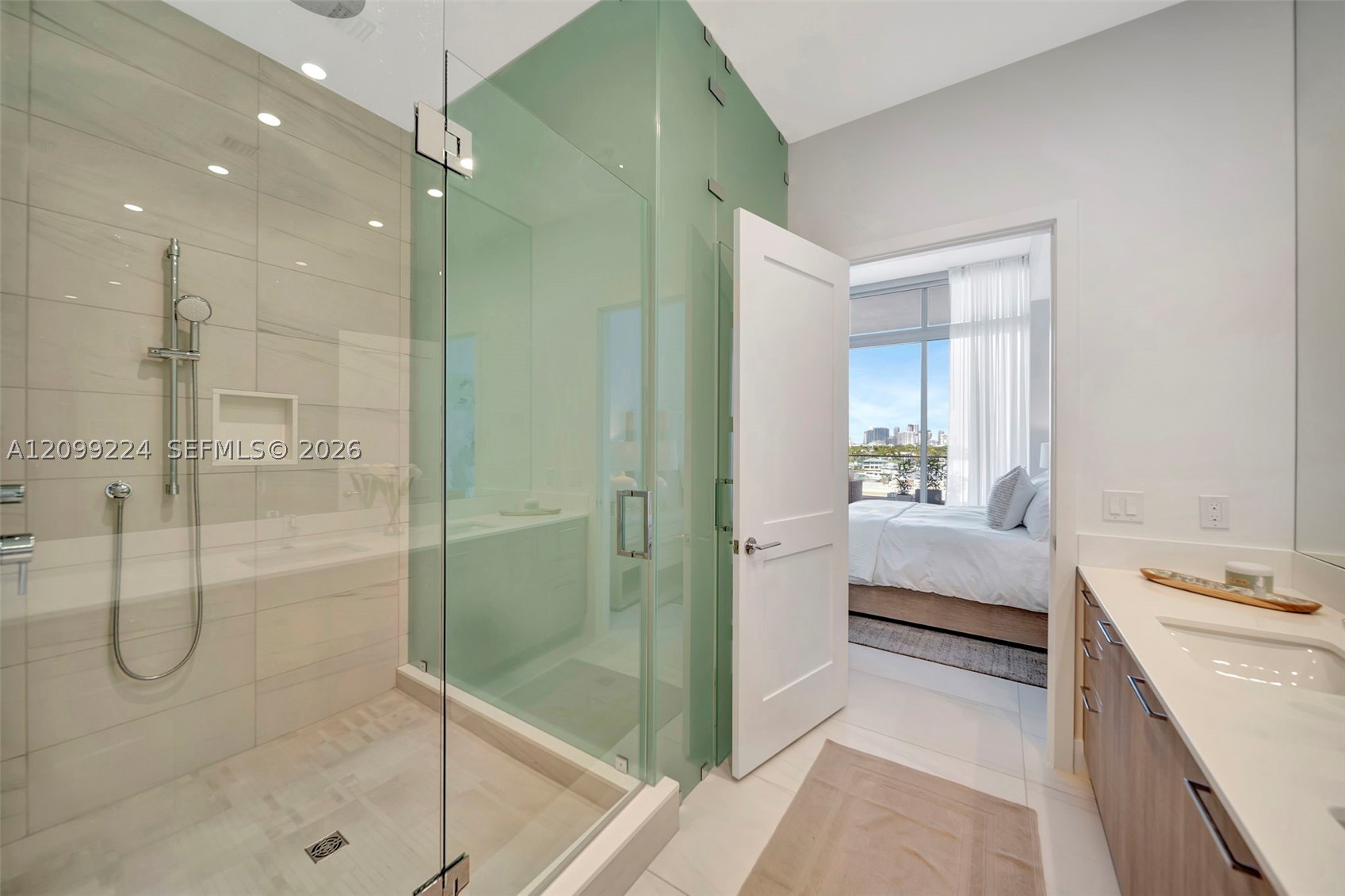 153 N Seabreeze #403 Fort Lauderdale, FL 33304