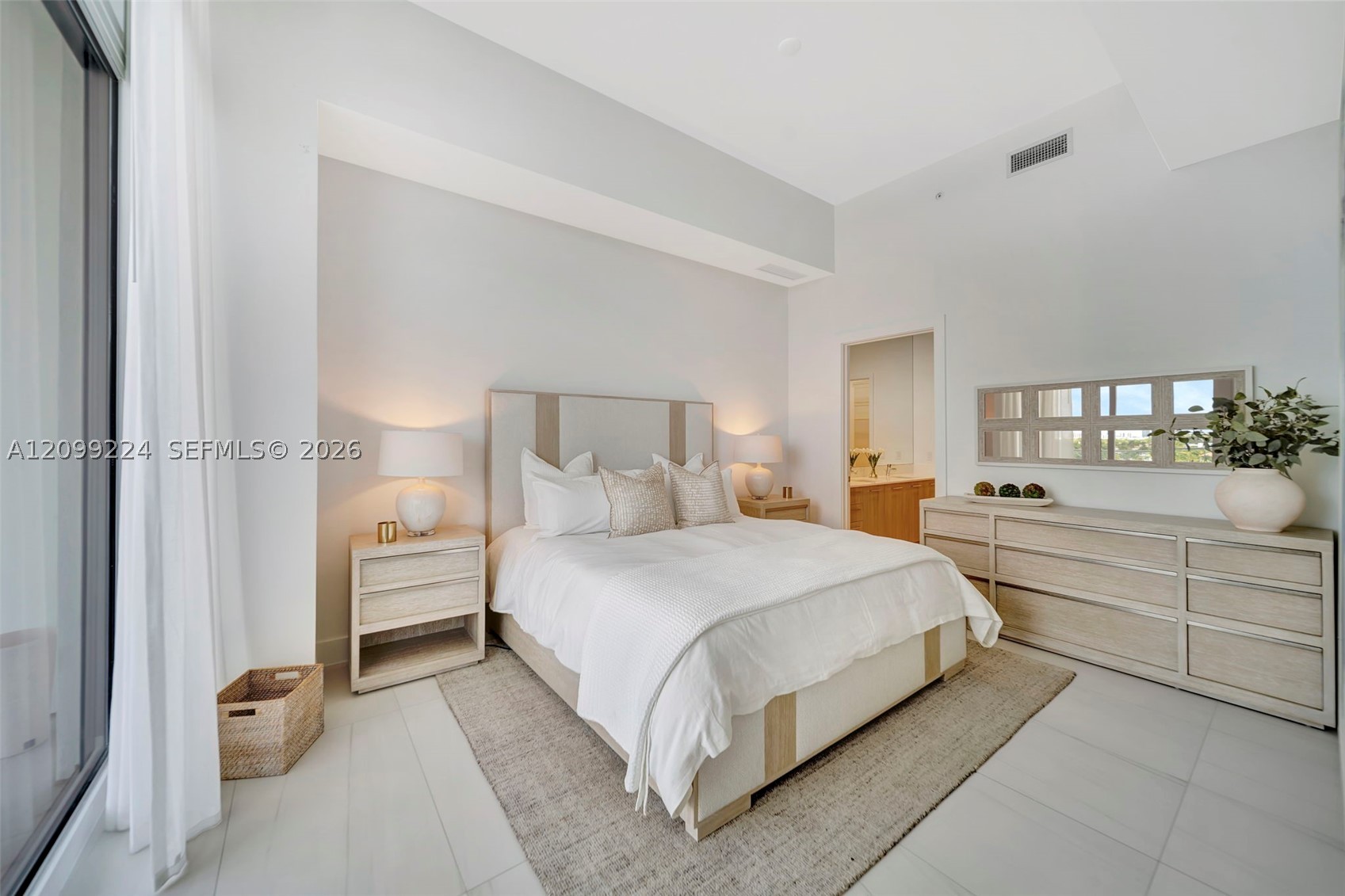 153 N Seabreeze #403 Fort Lauderdale, FL 33304