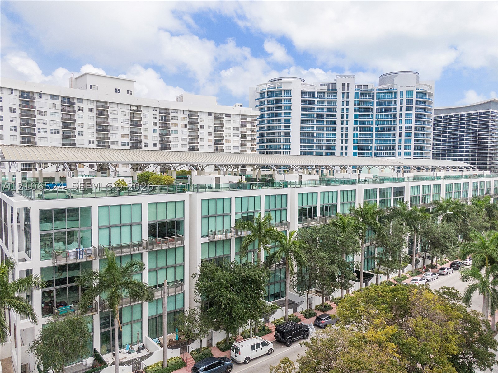 6000 Collins Ave #527