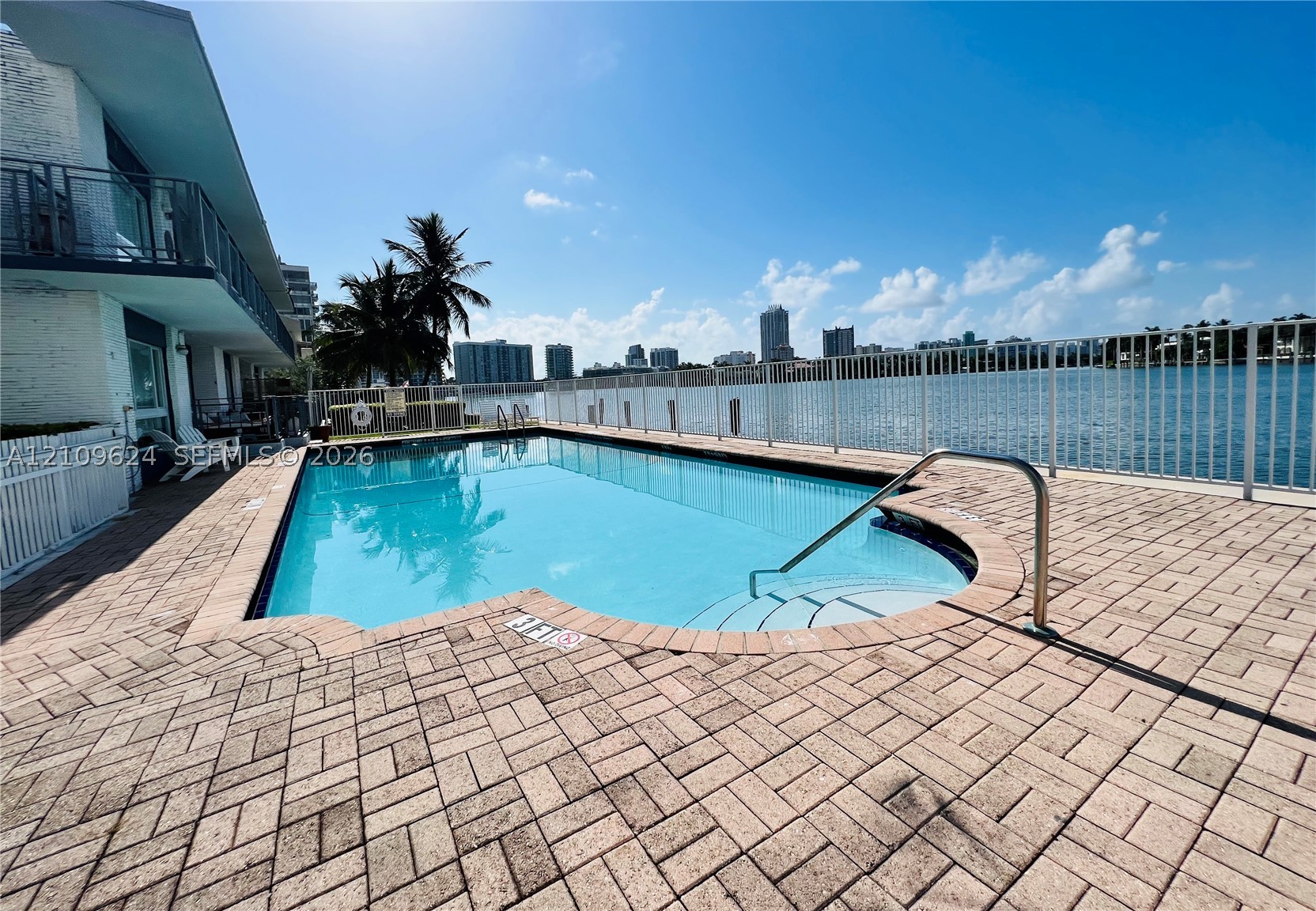 950 Bay Dr #7