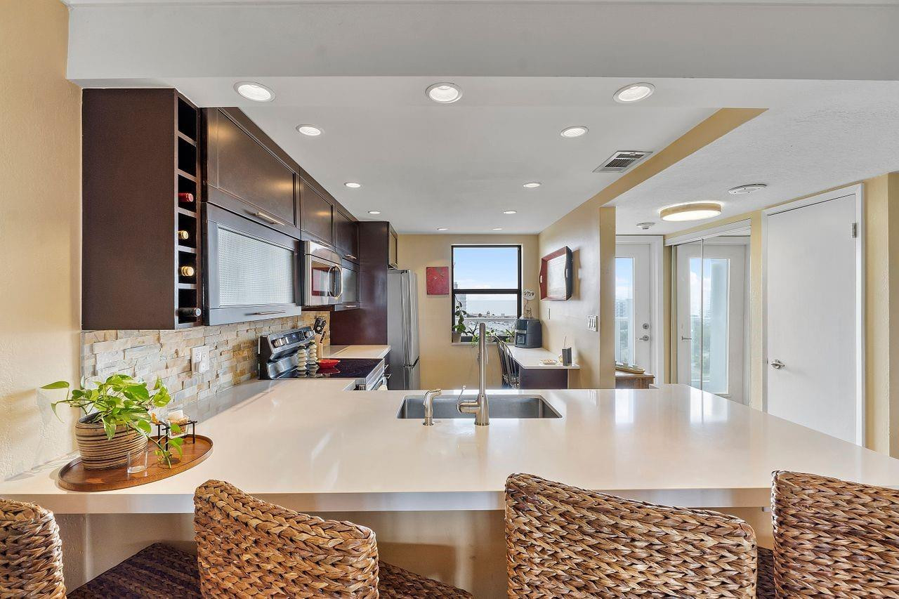 1401 N Riverside #1102