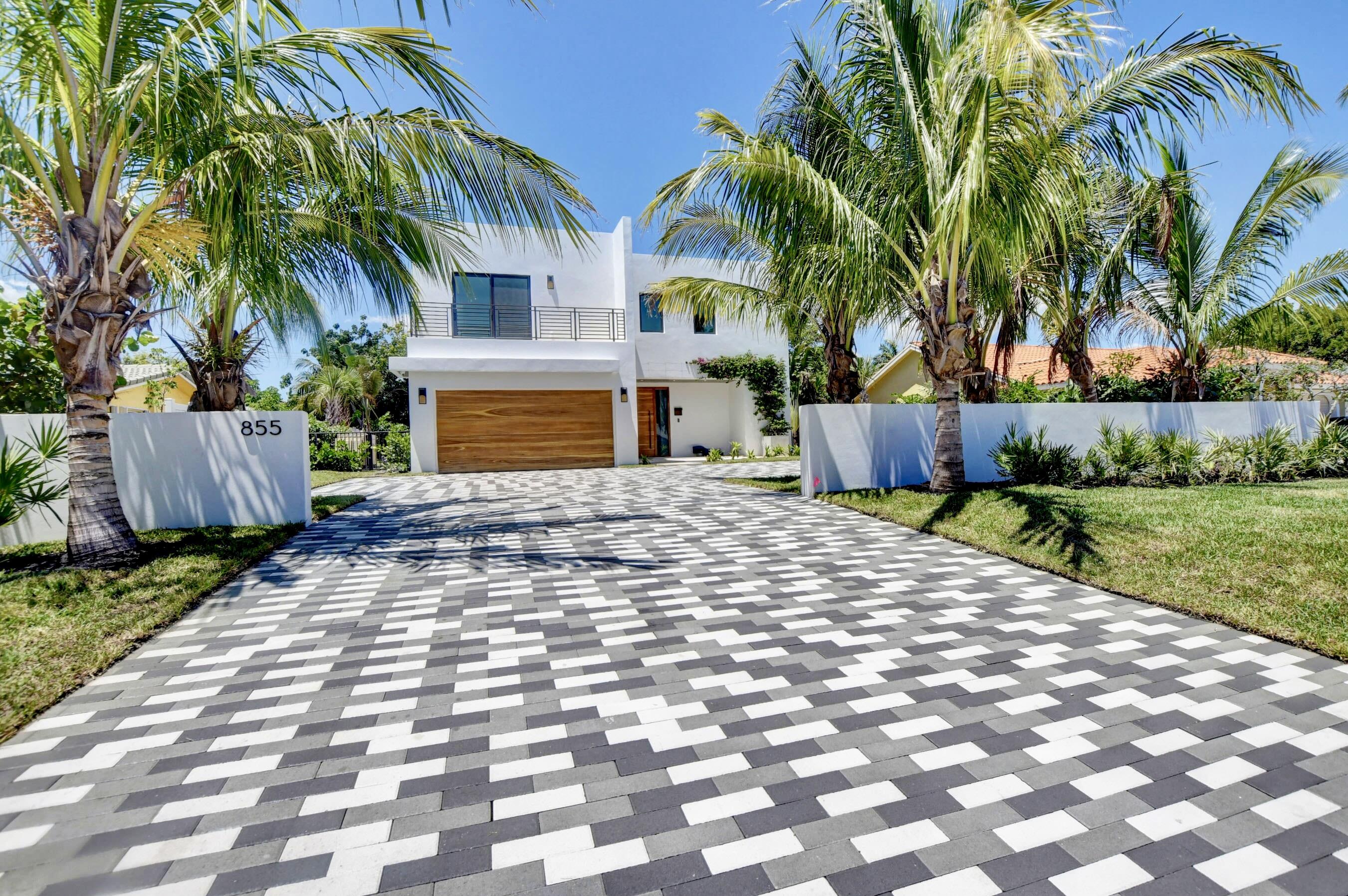 855 NW 4th