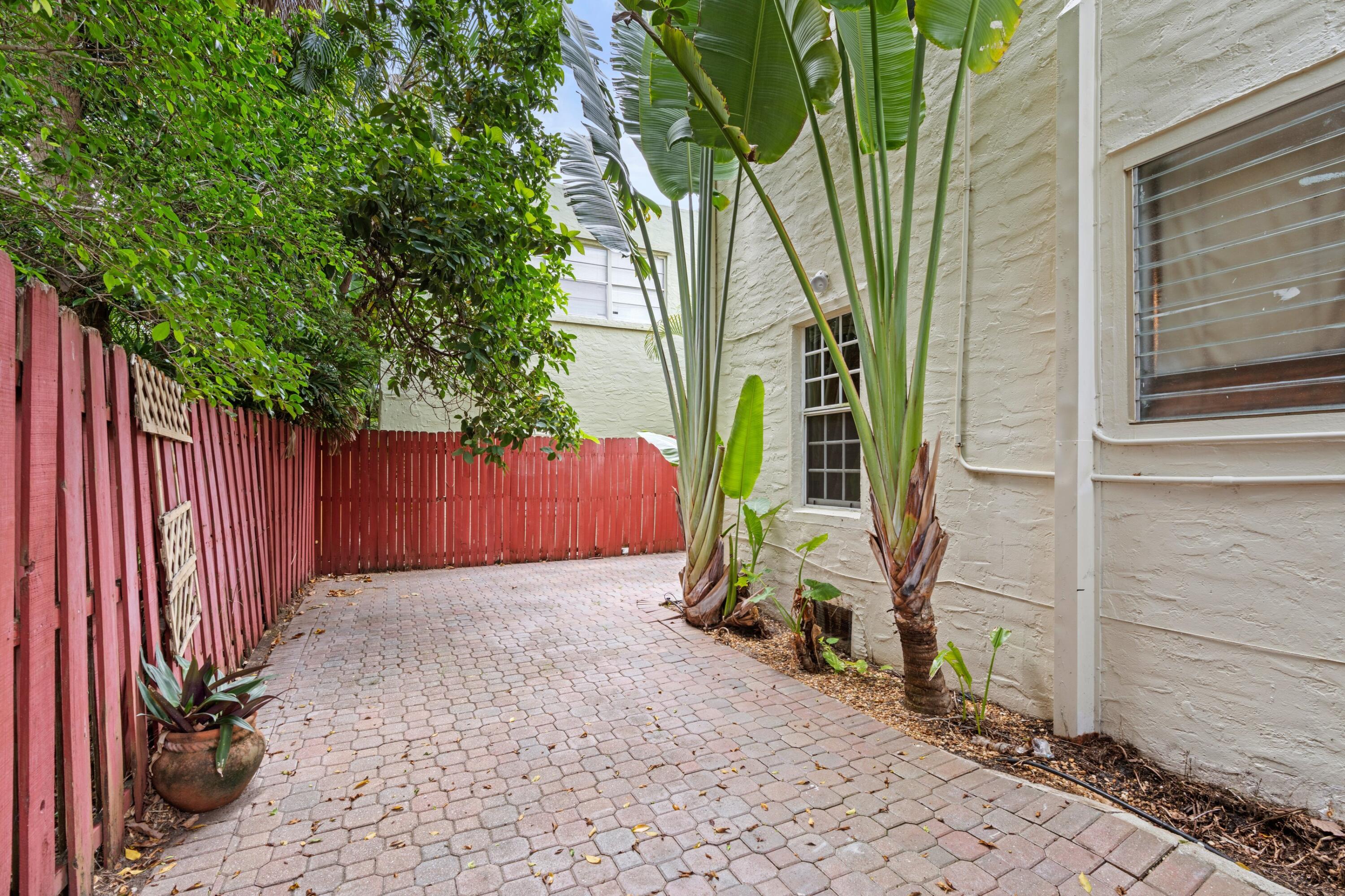 217 Lytton West Palm Beach, FL 33405