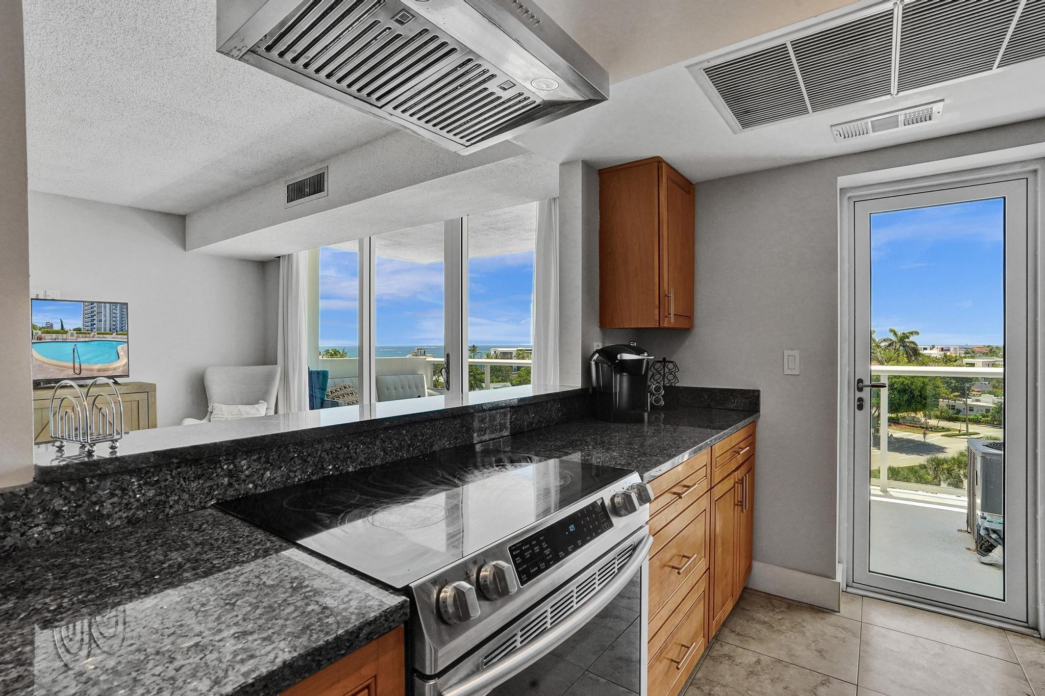 2715 N Ocean #6C Fort Lauderdale, FL 33308
