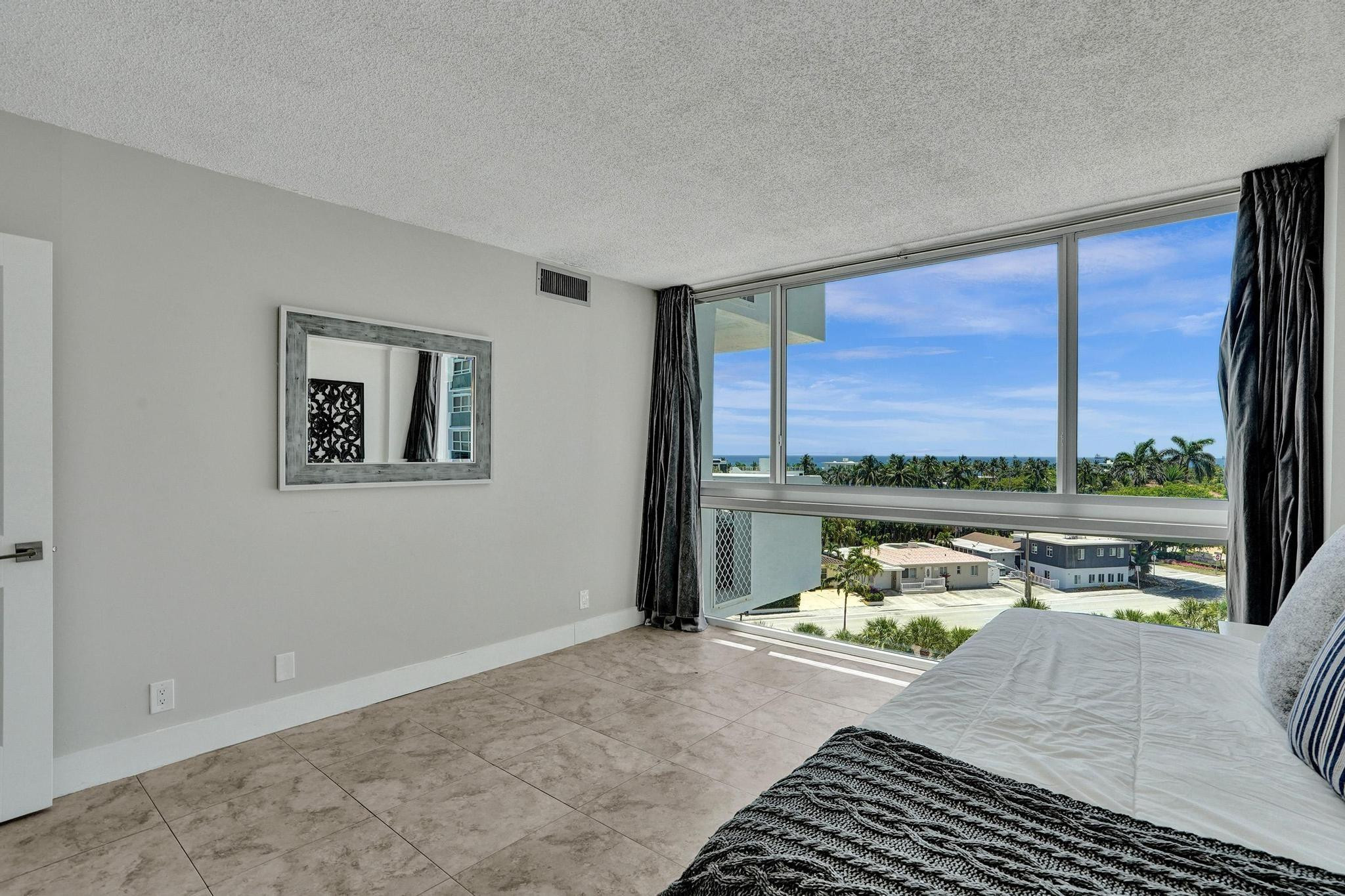 2715 N Ocean #6C Fort Lauderdale, FL 33308