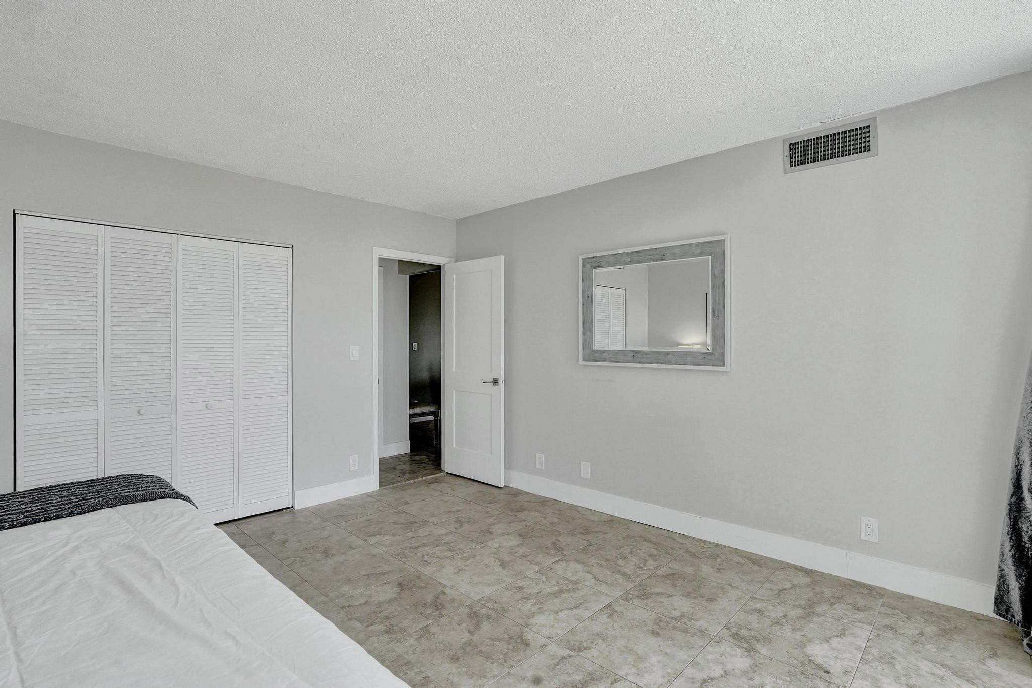 2715 N Ocean #6C Fort Lauderdale, FL 33308