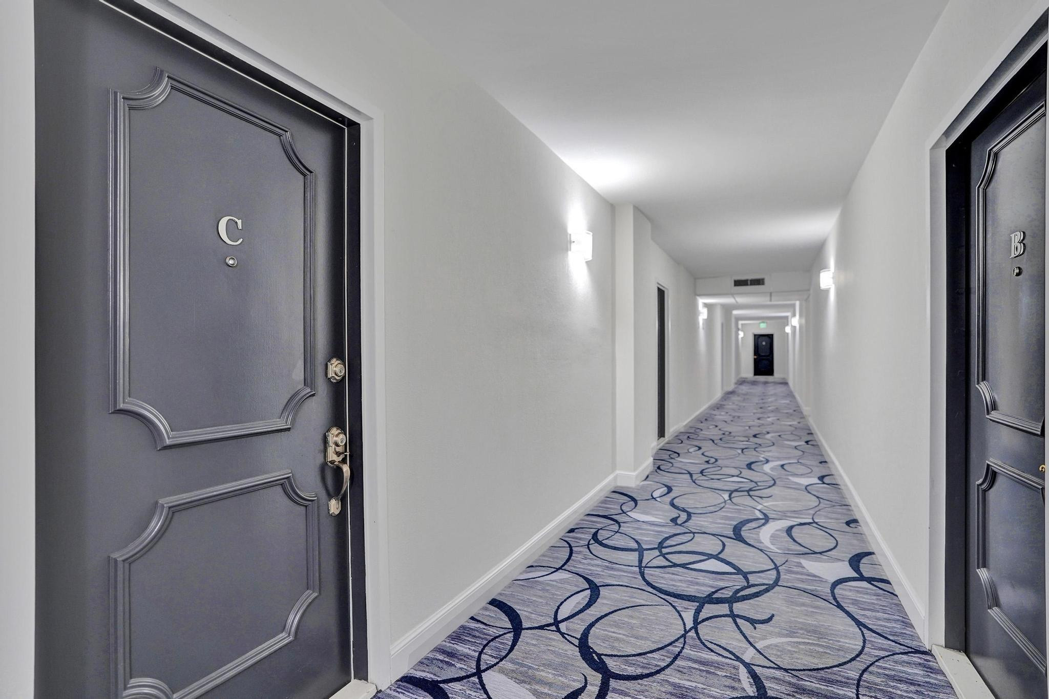 2715 N Ocean #6C Fort Lauderdale, FL 33308