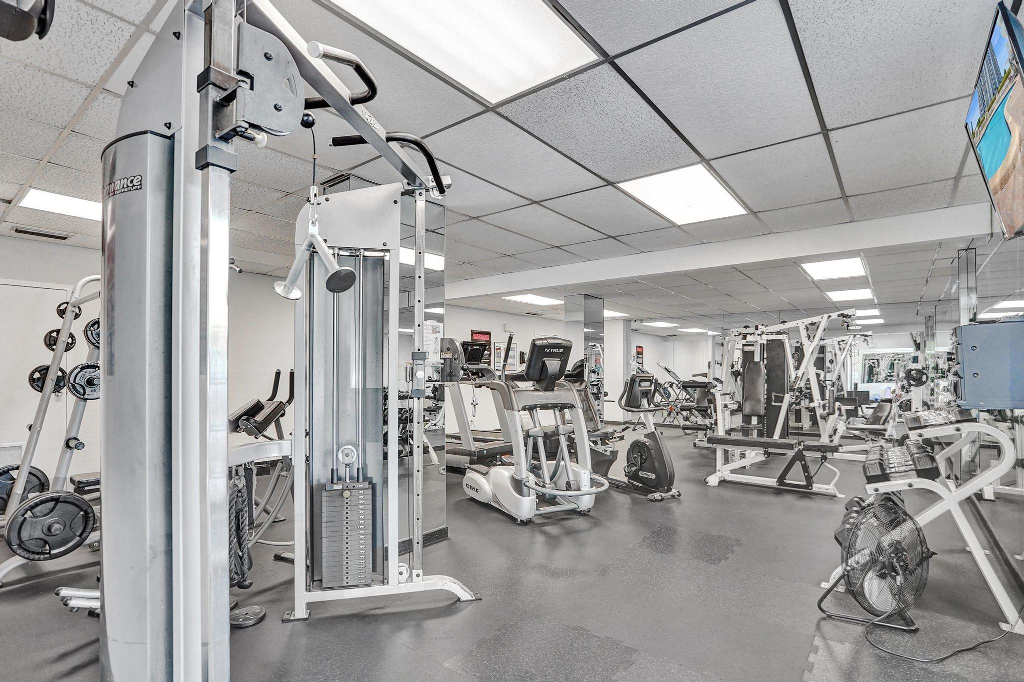 2715 N Ocean #6C Fort Lauderdale, FL 33308