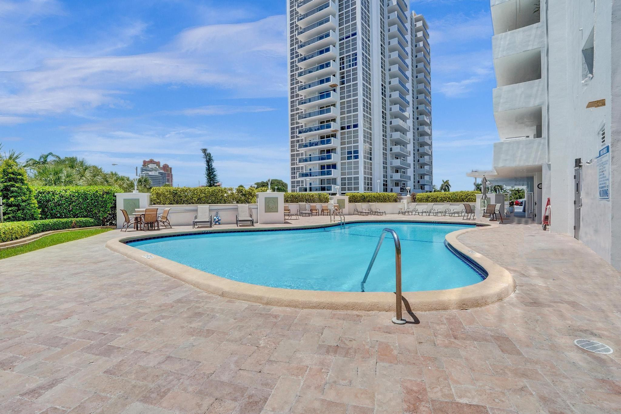 2715 N Ocean #6C Fort Lauderdale, FL 33308