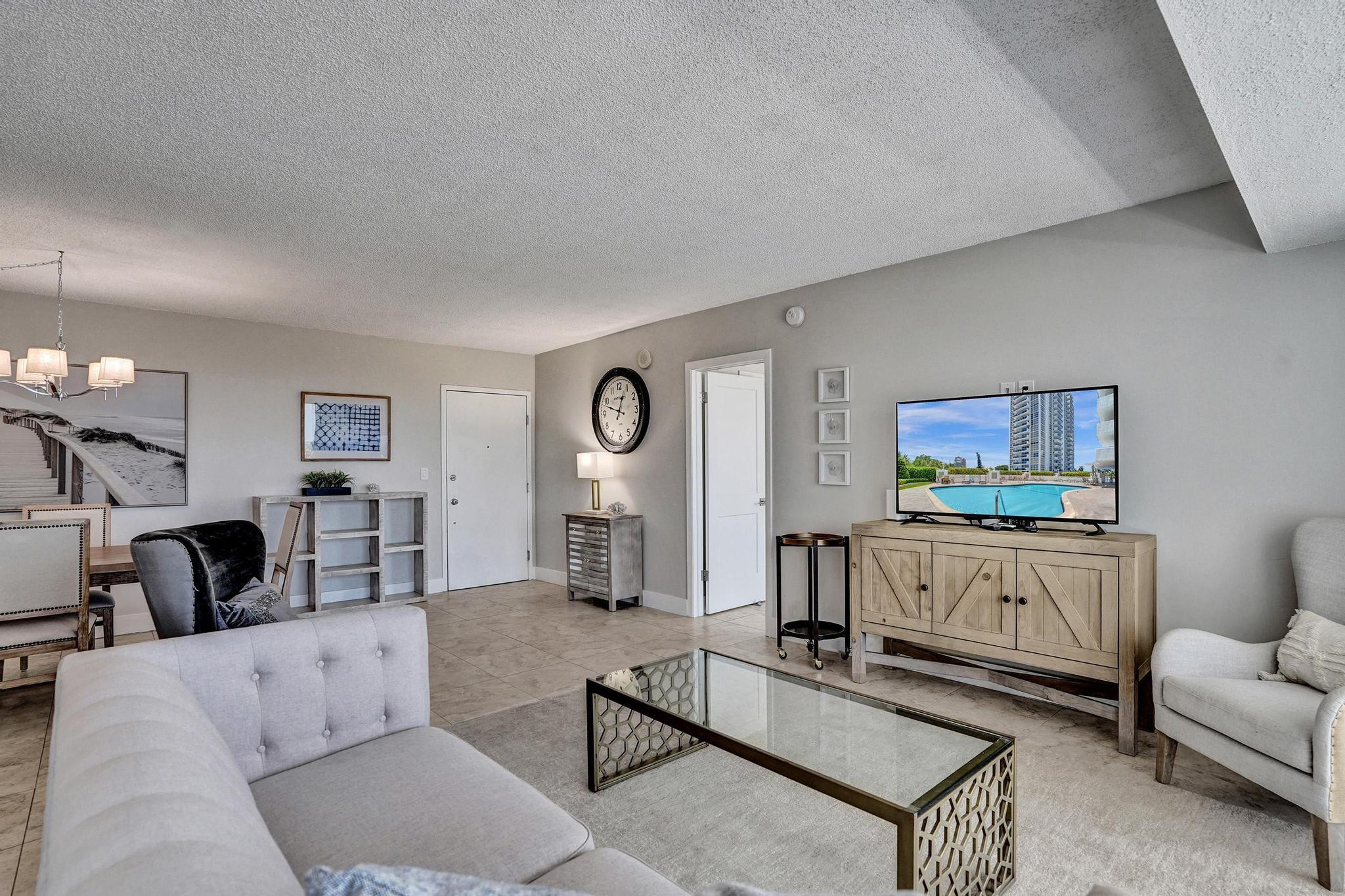 2715 N Ocean #6C Fort Lauderdale, FL 33308