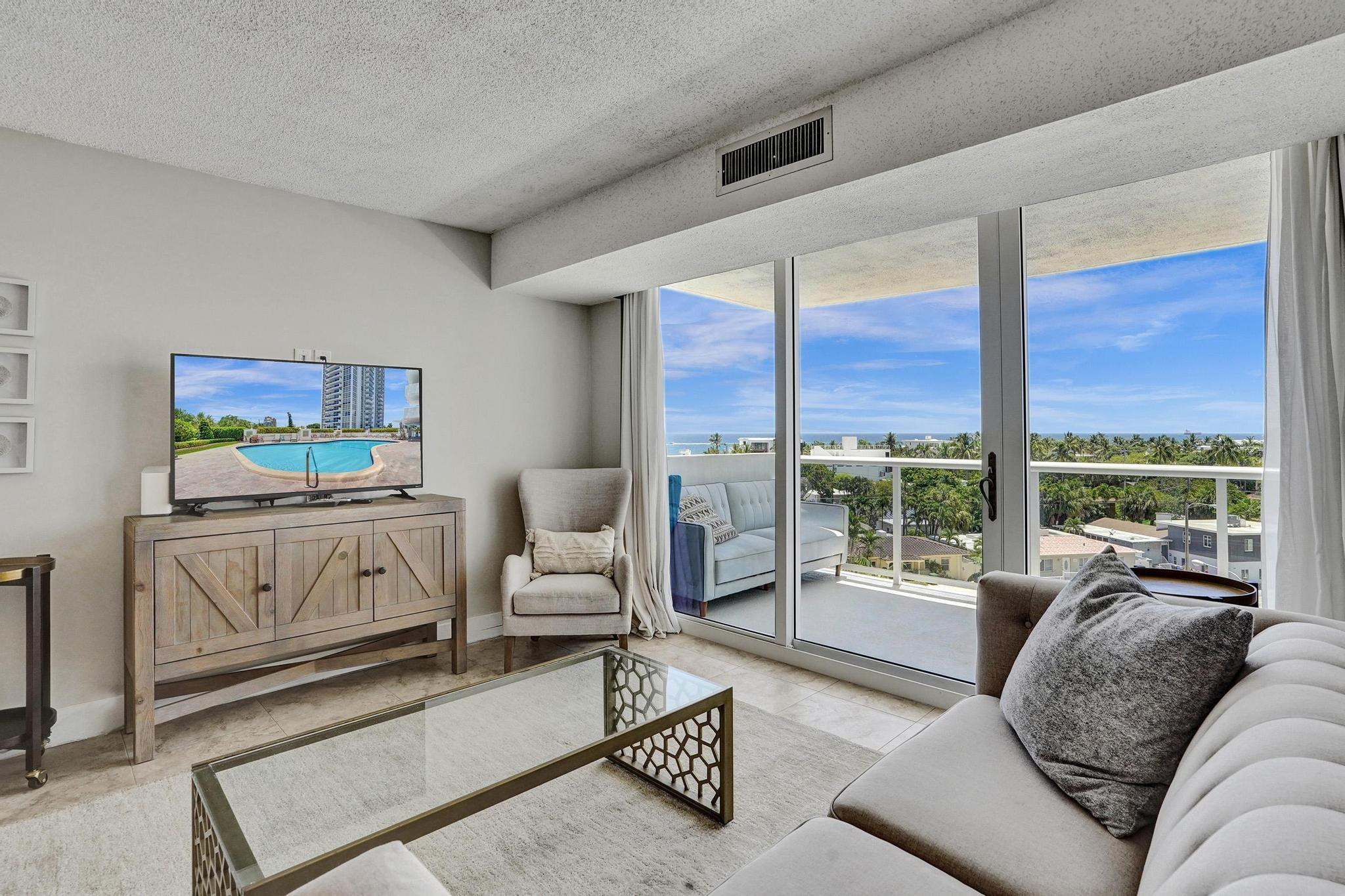 2715 N Ocean #6C Fort Lauderdale, FL 33308