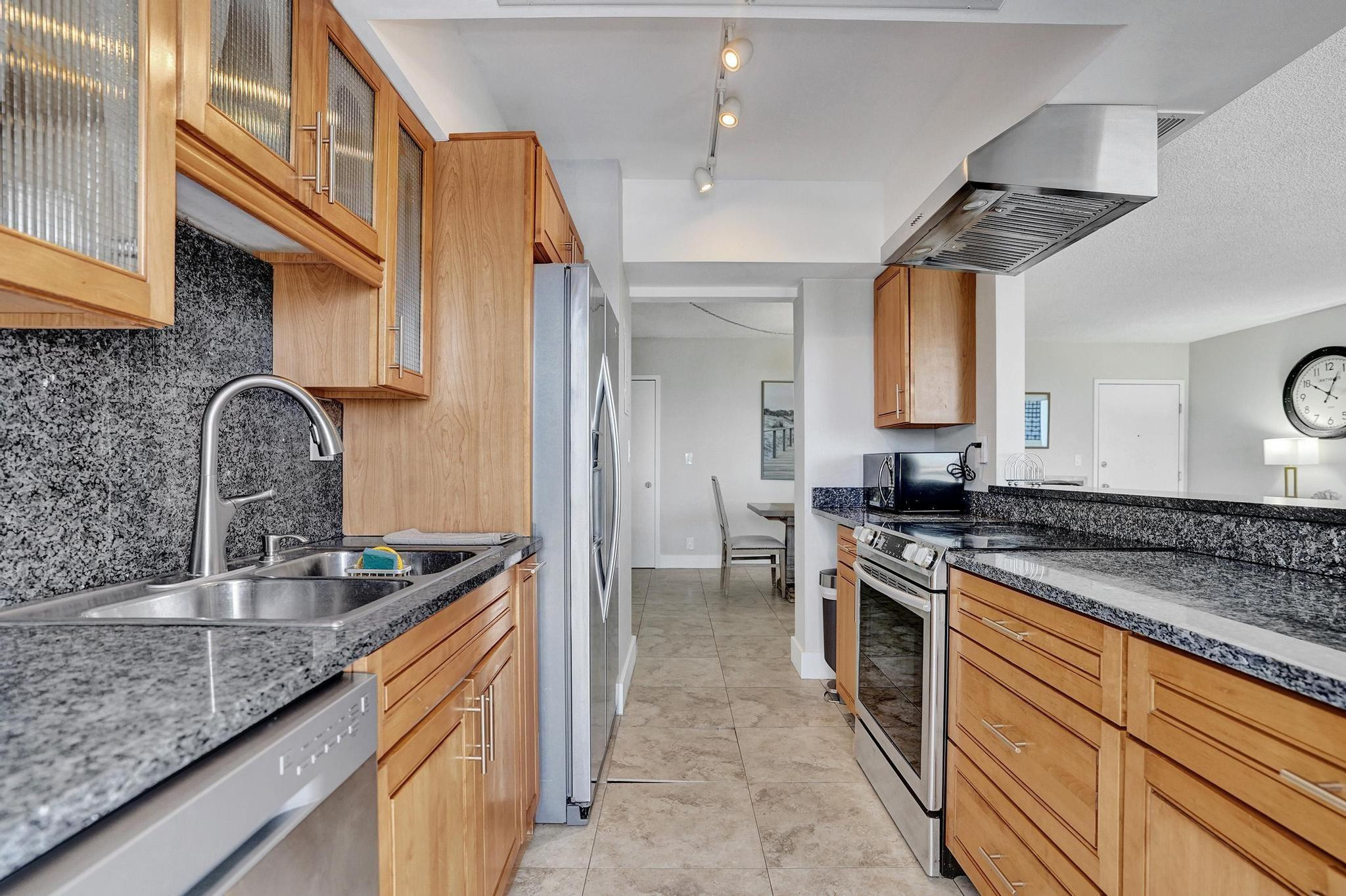 2715 N Ocean #6C Fort Lauderdale, FL 33308