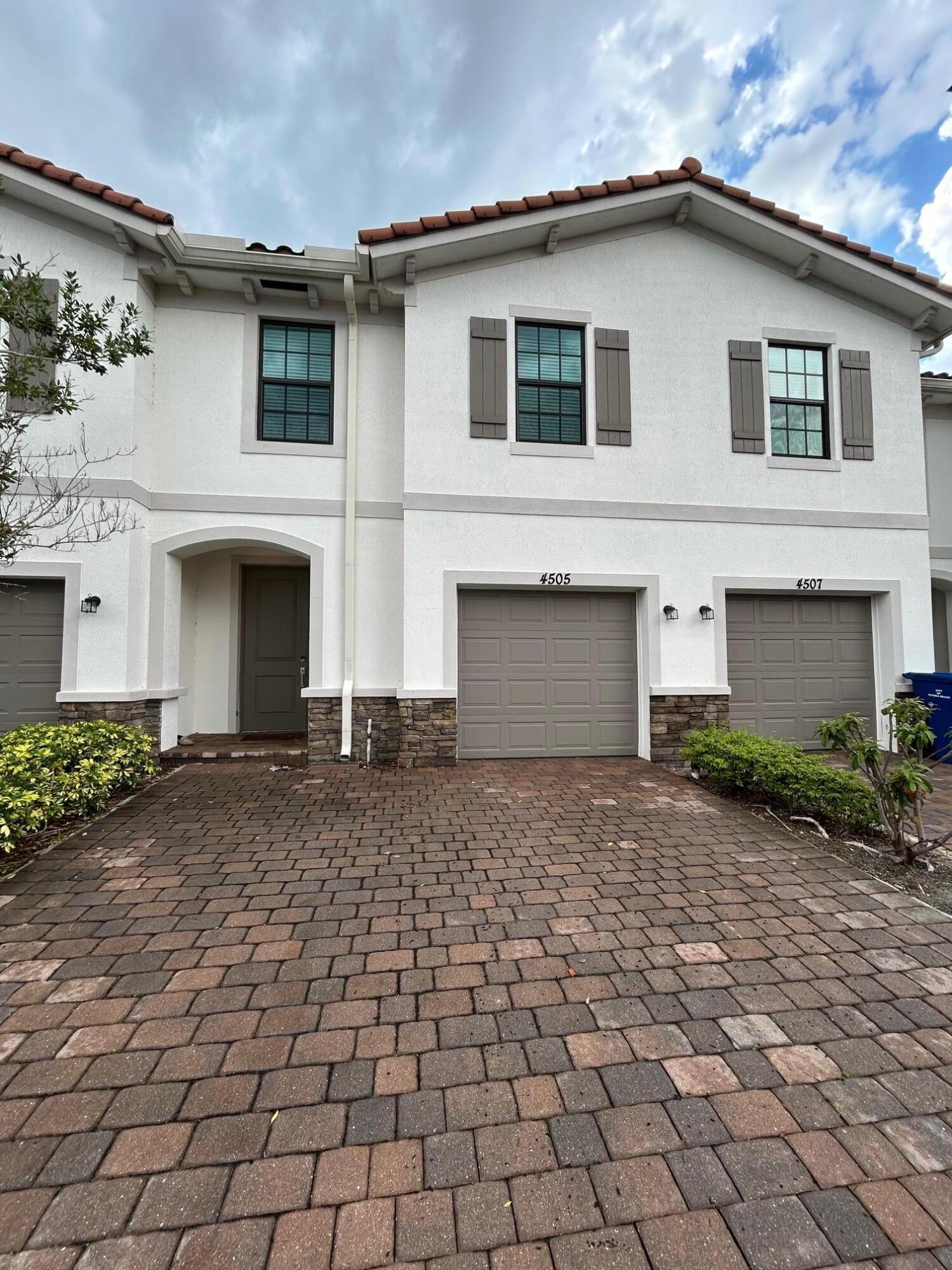 4505 Hartwell Ln