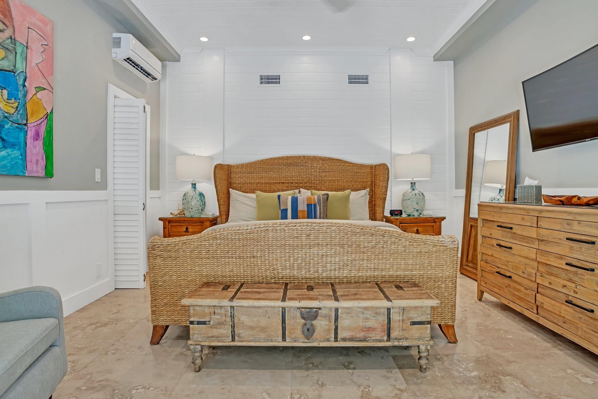 2013 NE 32nd Ave Fort Lauderdale, FL 33305