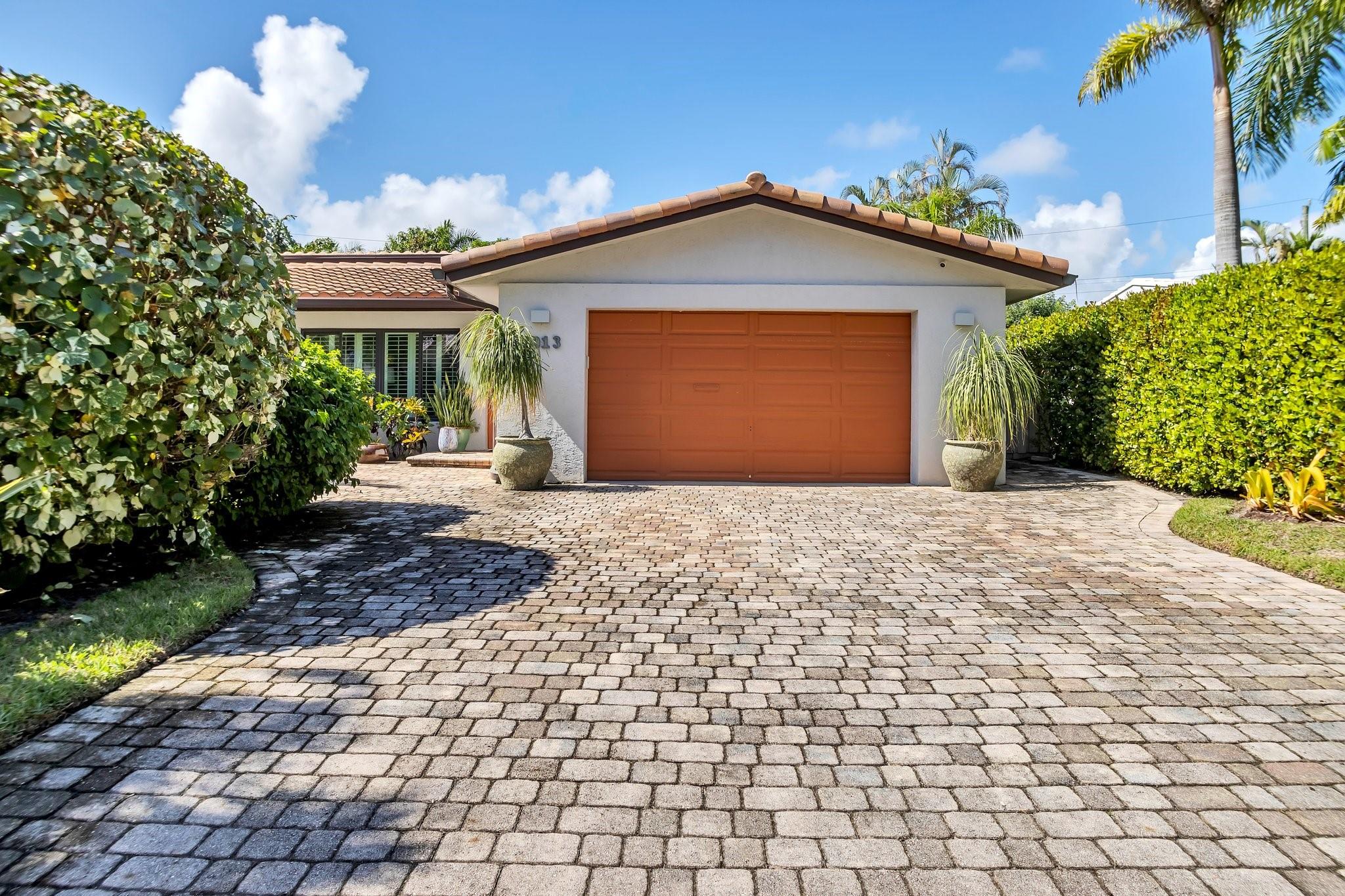 2013 NE 32nd Ave Fort Lauderdale, FL 33305