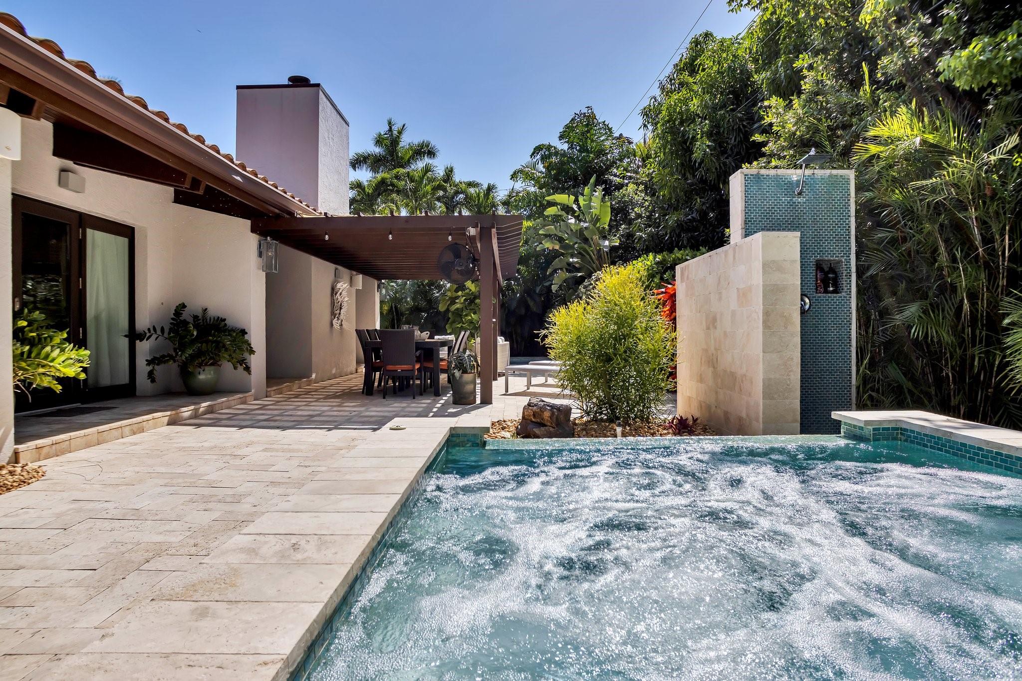 2013 NE 32nd Ave Fort Lauderdale, FL 33305