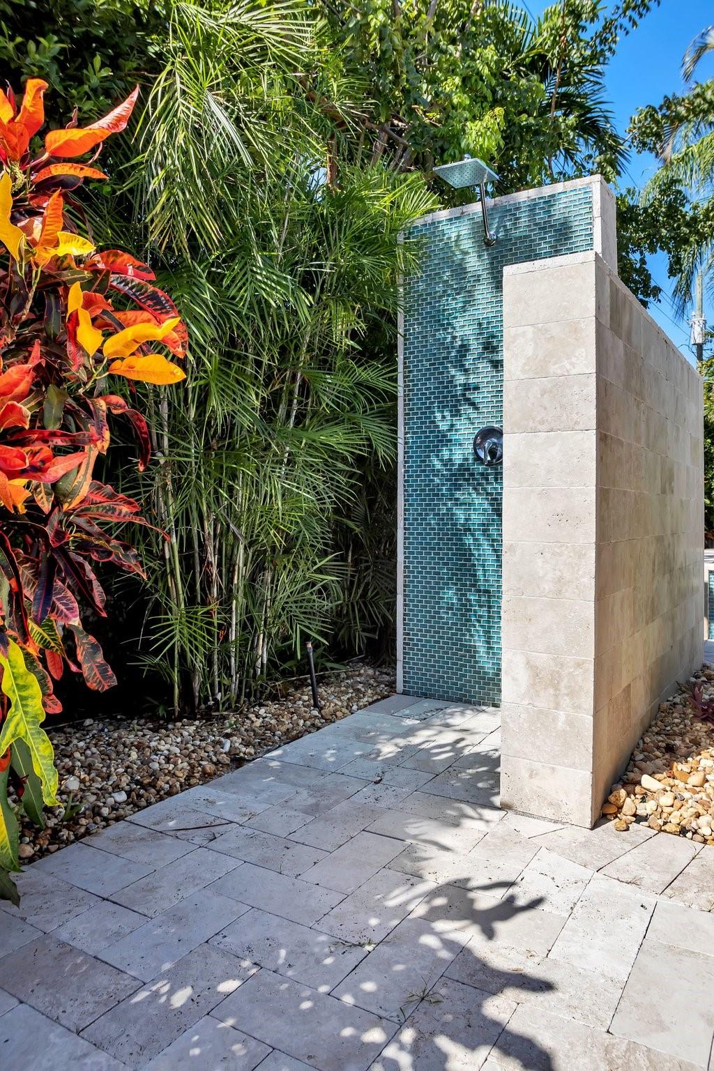 2013 NE 32nd Ave Fort Lauderdale, FL 33305