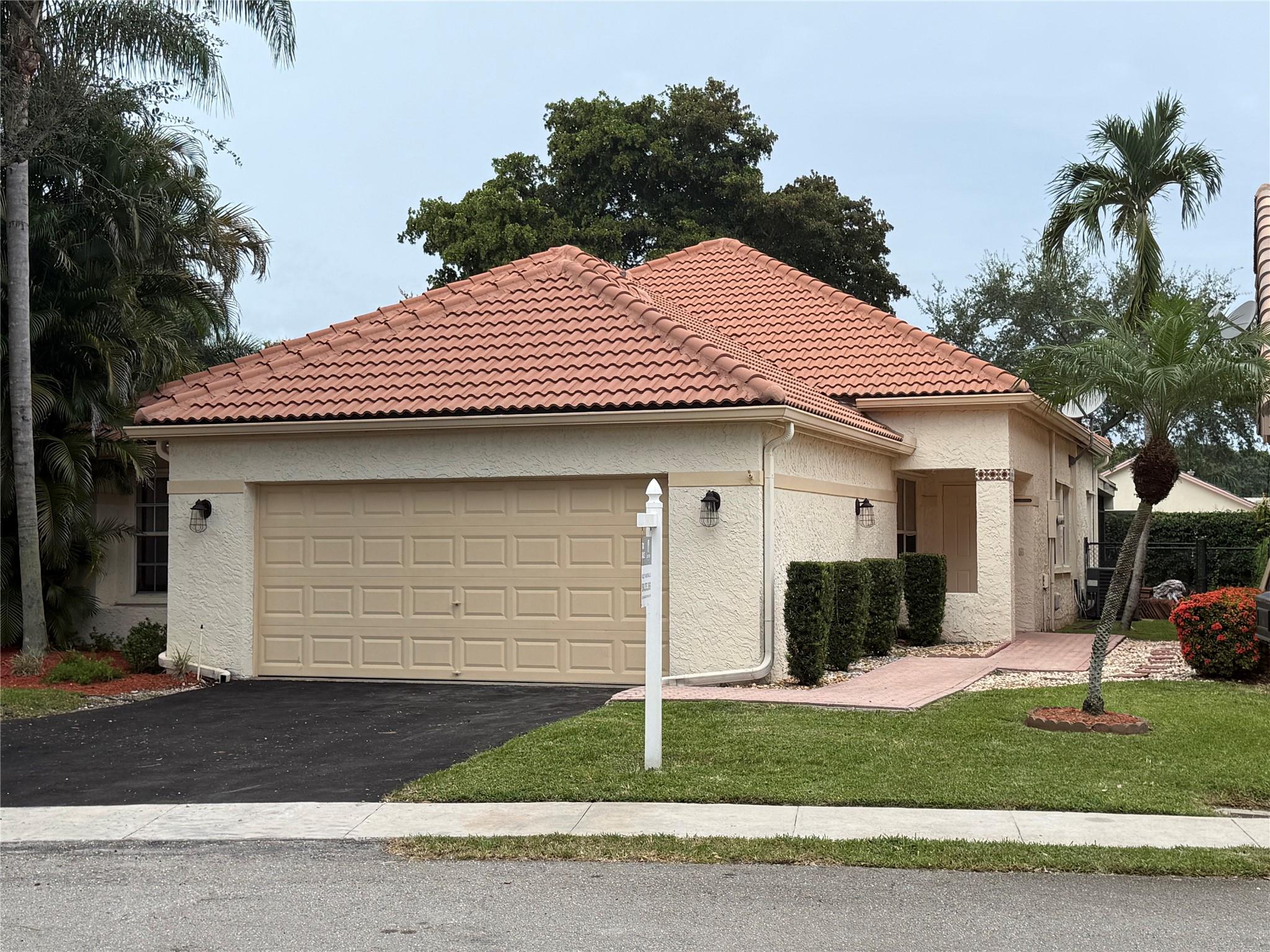 2687 Oak Park Cir