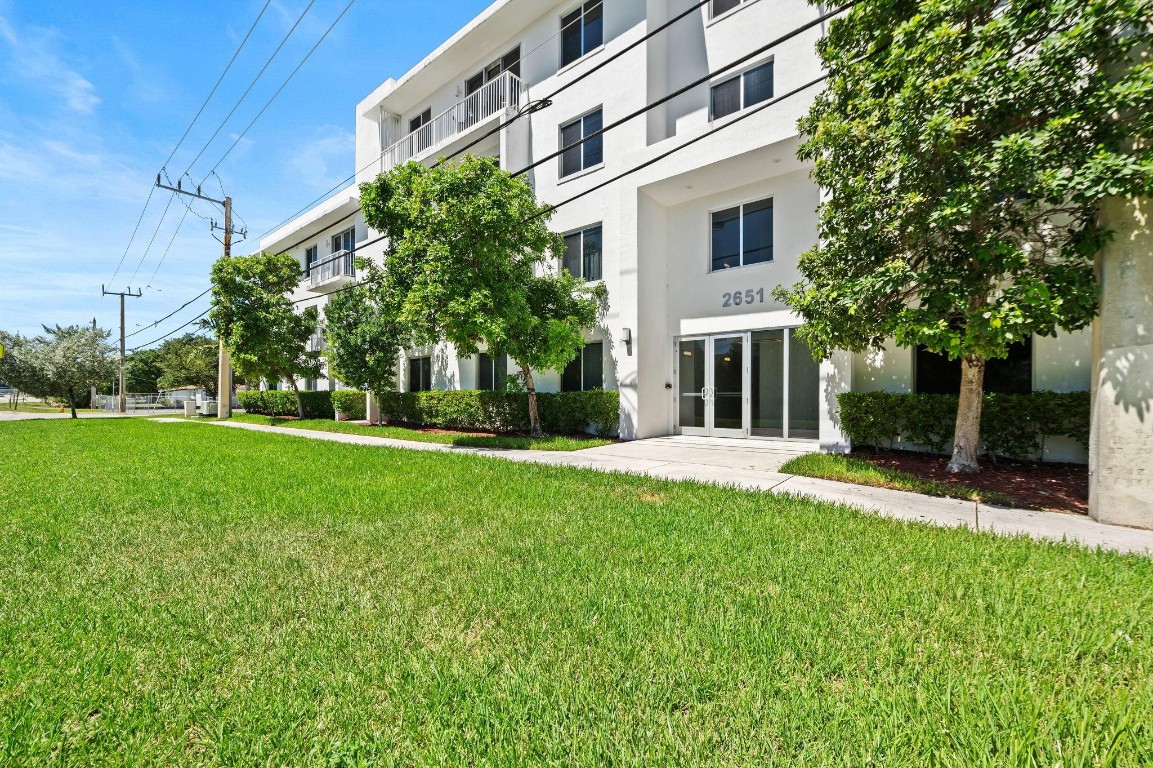 2651 NE 212th #201 Aventura, FL 33180