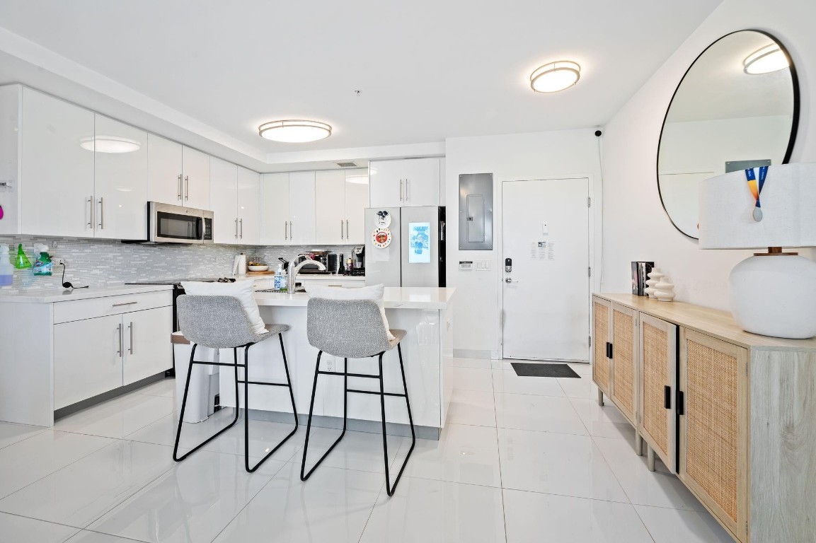 2651 NE 212th #201 Aventura, FL 33180