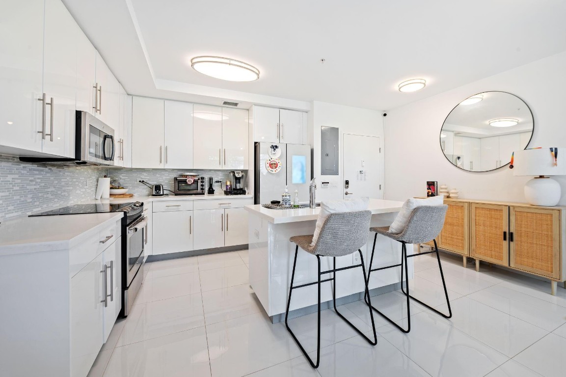 2651 NE 212th #201 Aventura, FL 33180