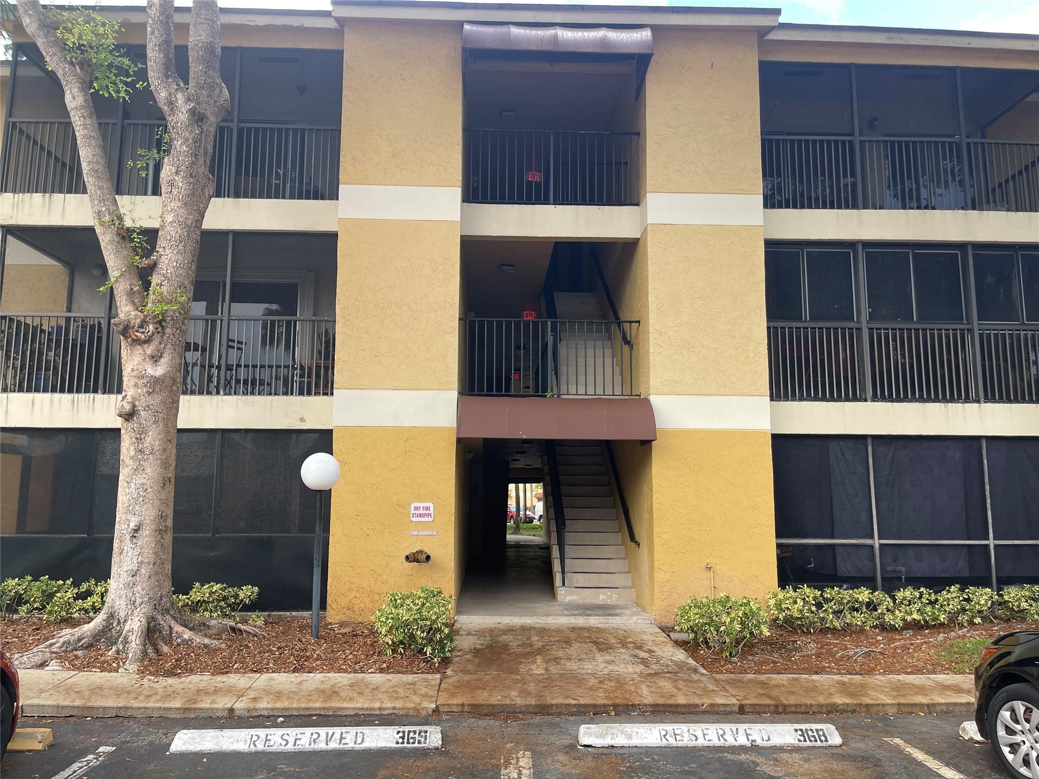 3083 N Oakland Frst Dr #308