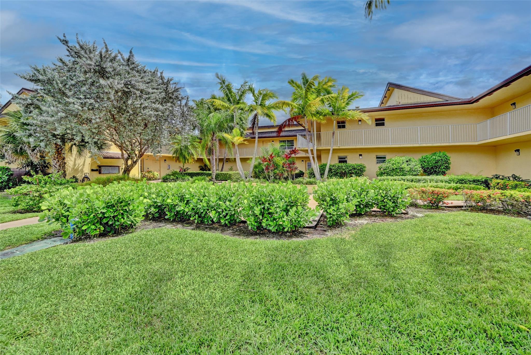 8760 Azalea Ct #203