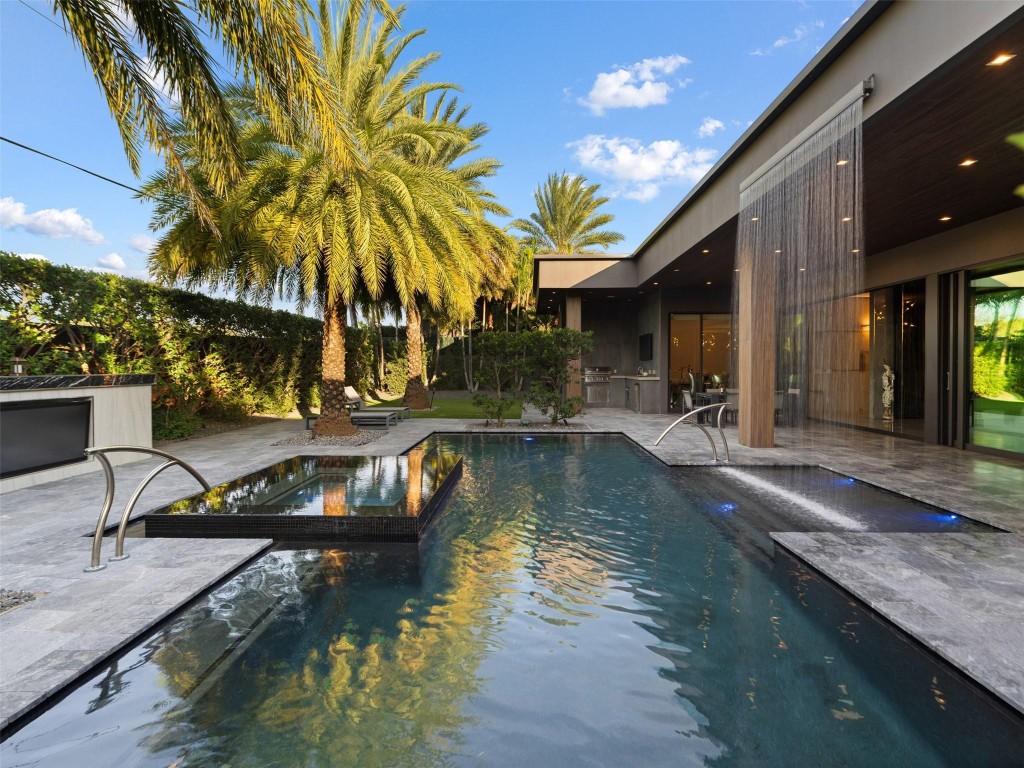 2213 NE 37th Dr Fort Lauderdale, FL 33308